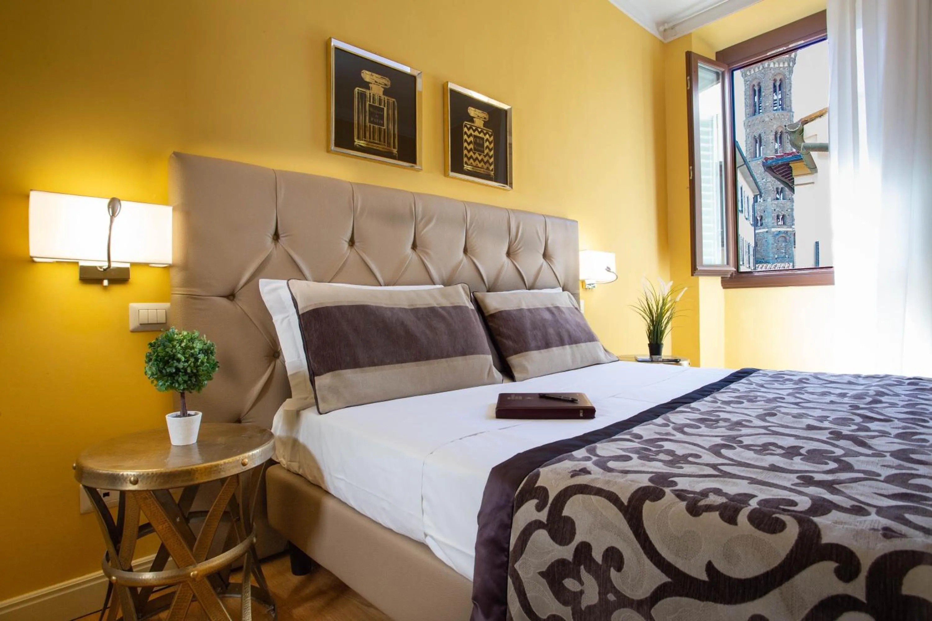 Bed in Boutique Hotel del Corso