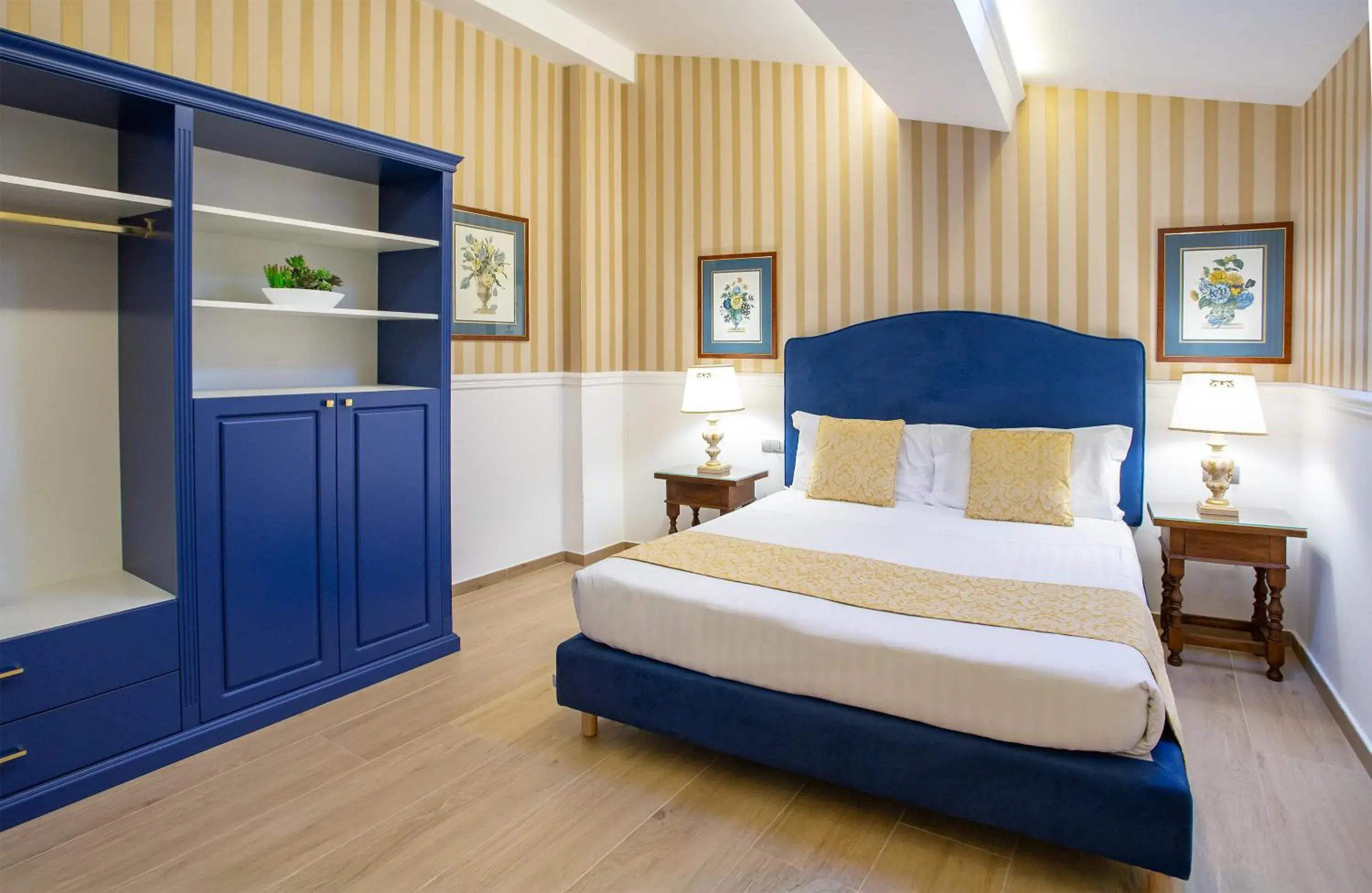 Classic Triple Room in Boutique Hotel del Corso Classic Triple Room in Boutique Hotel del Corso