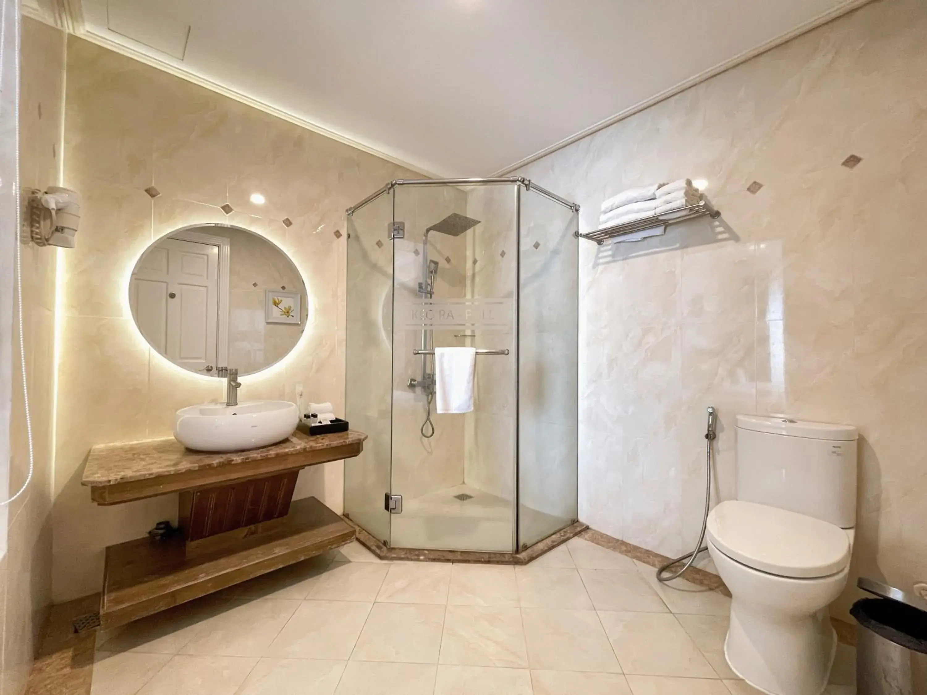 Deluxe Twin Room in Phoenix Hotel Vung Tau Deluxe Twin Room in Phoenix Hotel Vung Tau