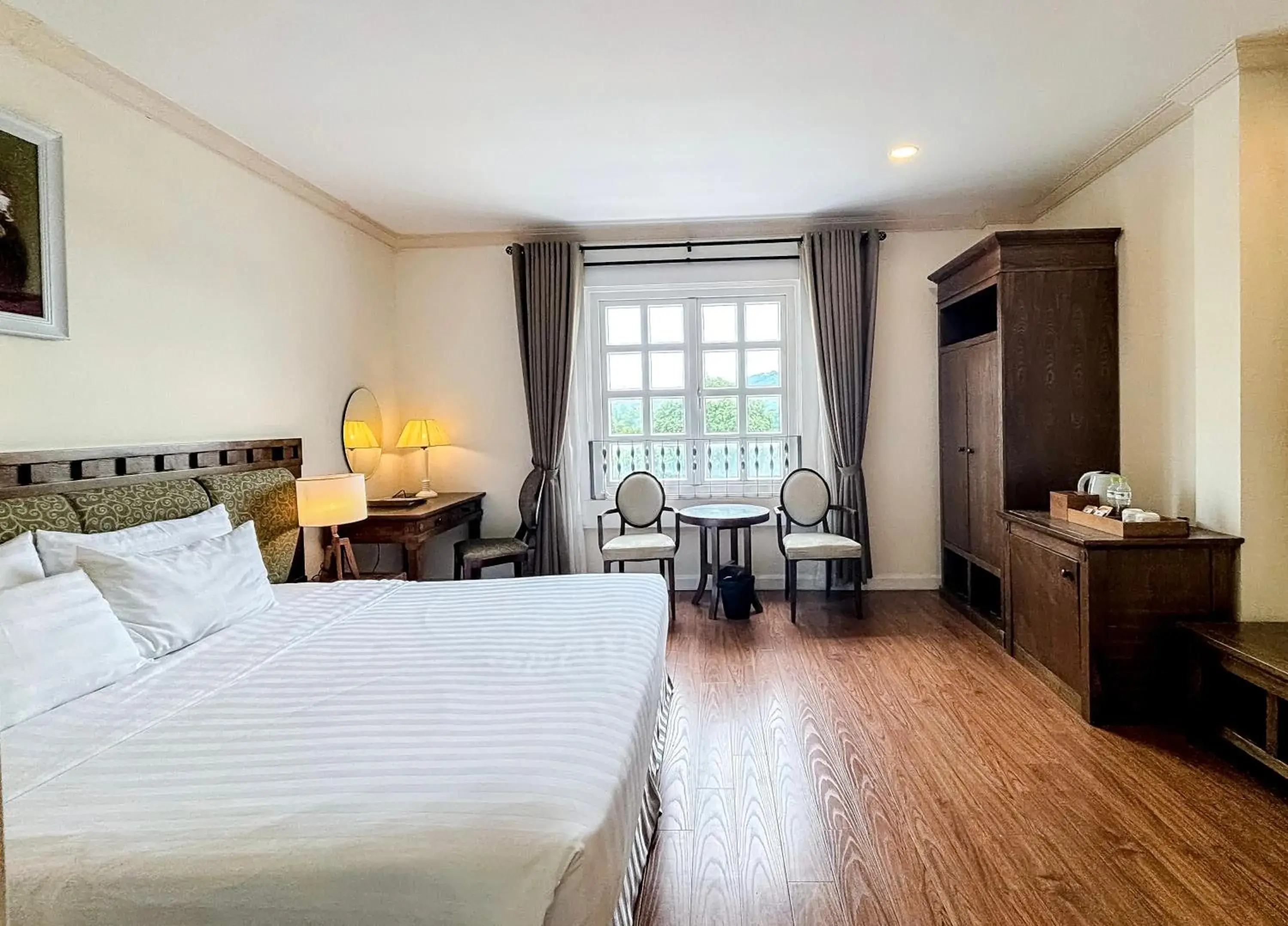 Deluxe Double Room in Phoenix Hotel Vung Tau Deluxe Double Room in Phoenix Hotel Vung Tau