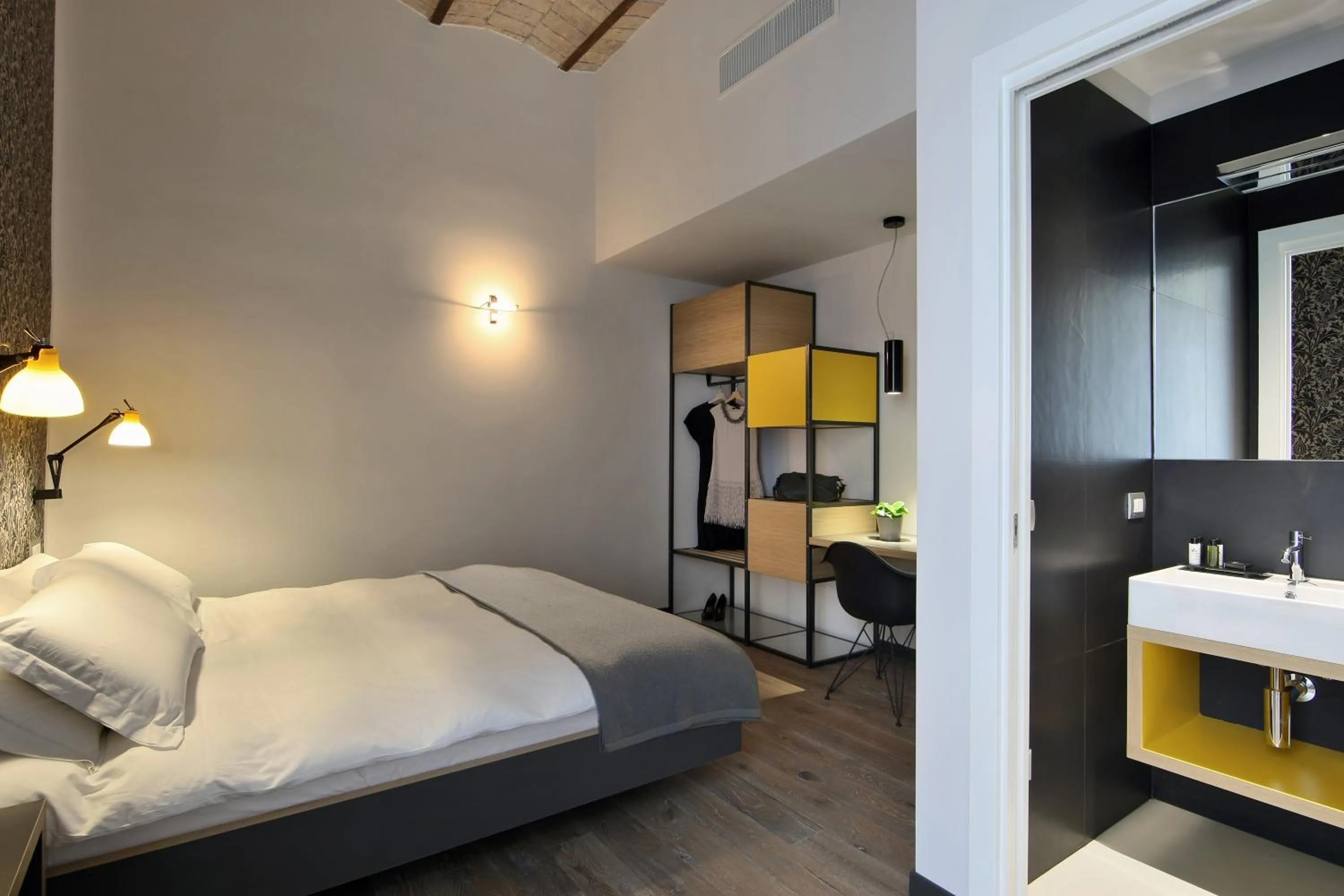 Photo of the whole room, Bed in Atypical Rooms