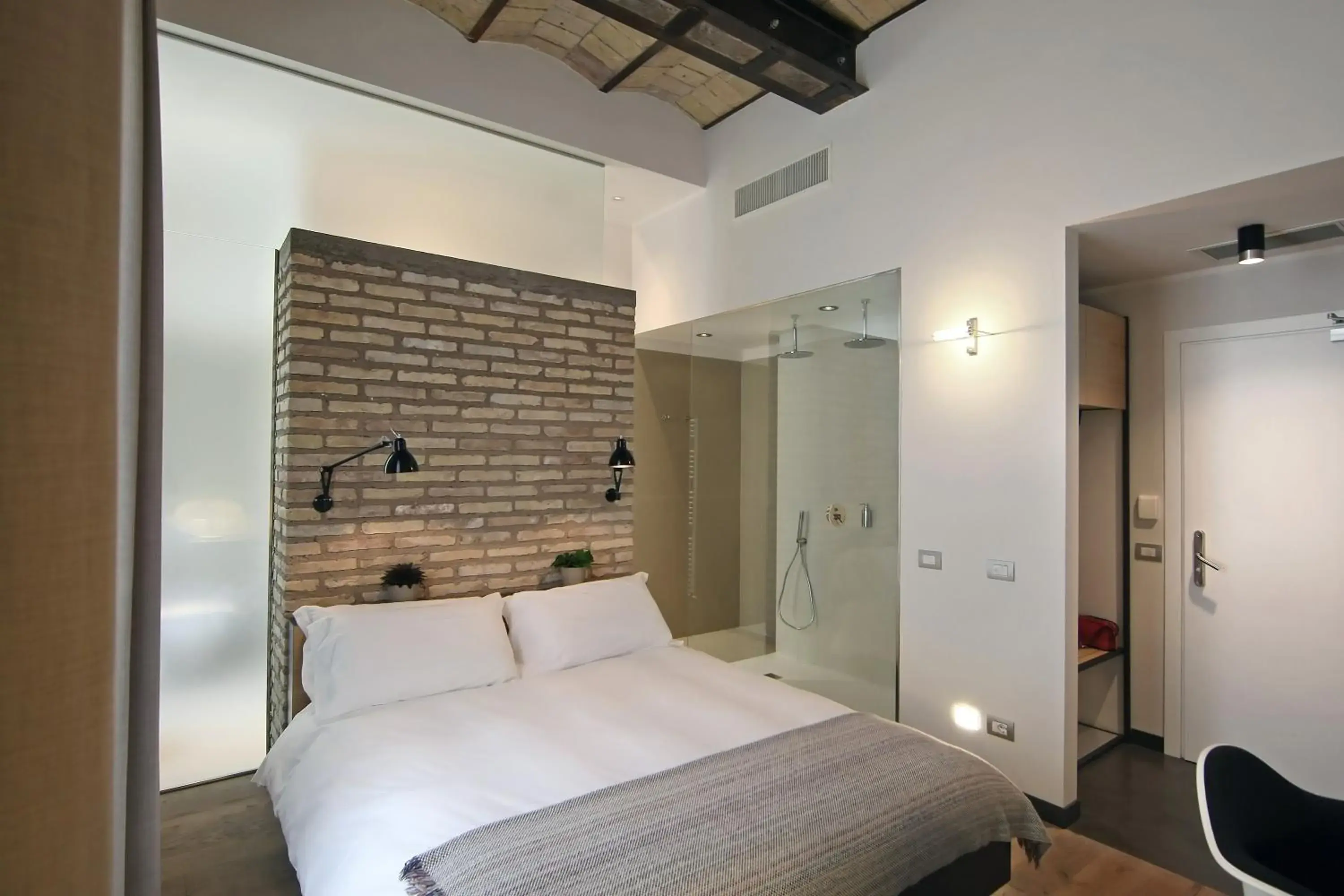 Double Room in Atypical Rooms Double Room in Atypical Rooms
