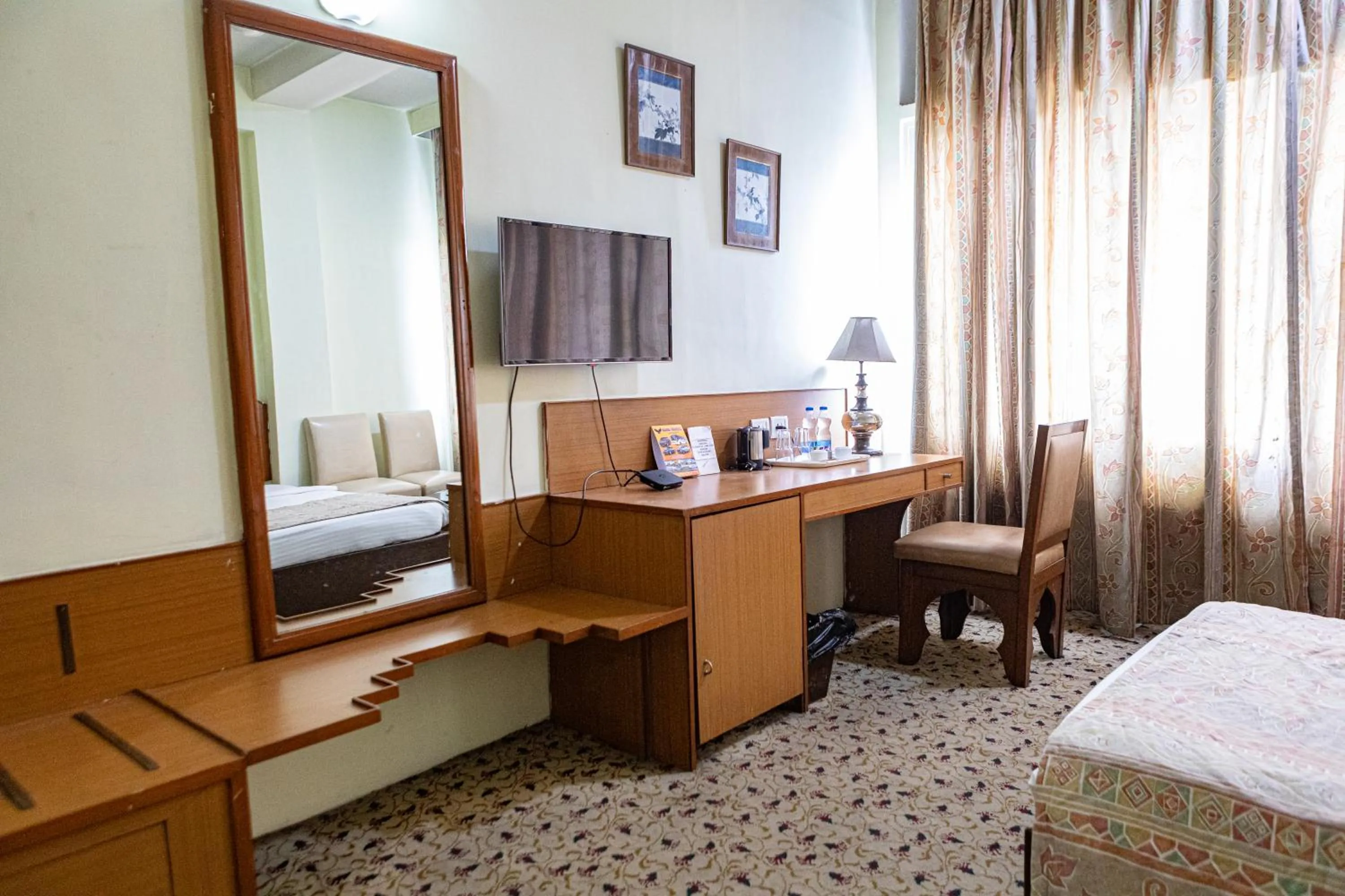 TV and multimedia, Bed in HOTEL BASERAa