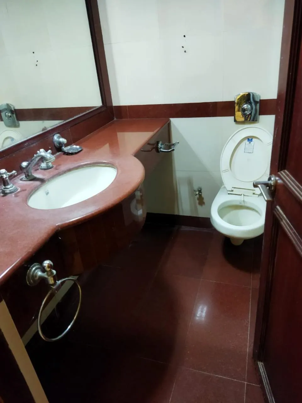 Toilet in HOTEL BASERAa