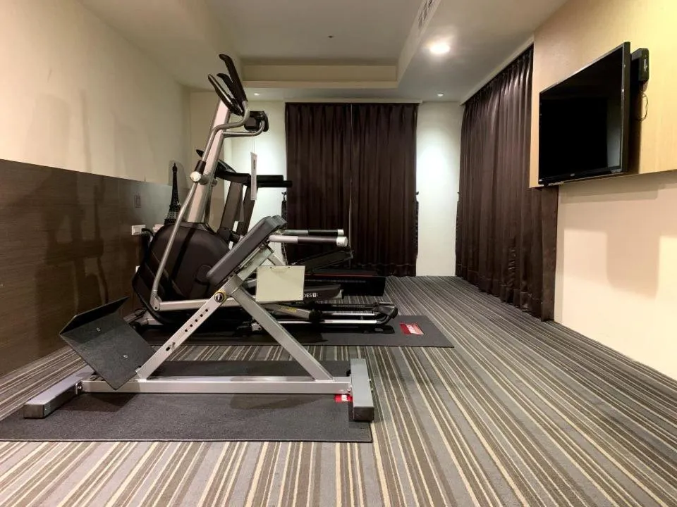 Fitness centre/facilities in de rěve Express Hotel