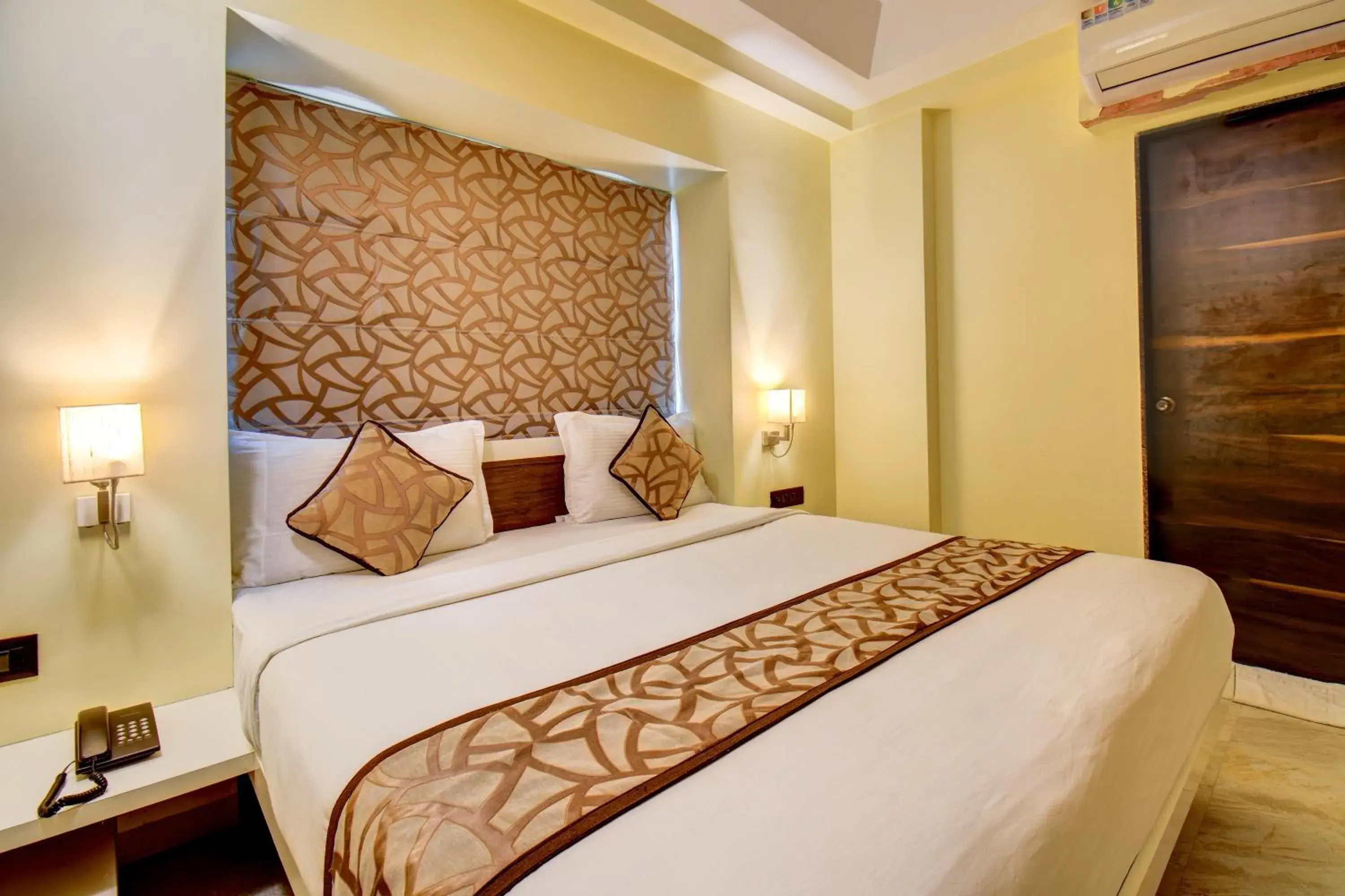 Deluxe Double Room in Hotel Deepali Executive Deluxe Double Room in Hotel Deepali Executive
