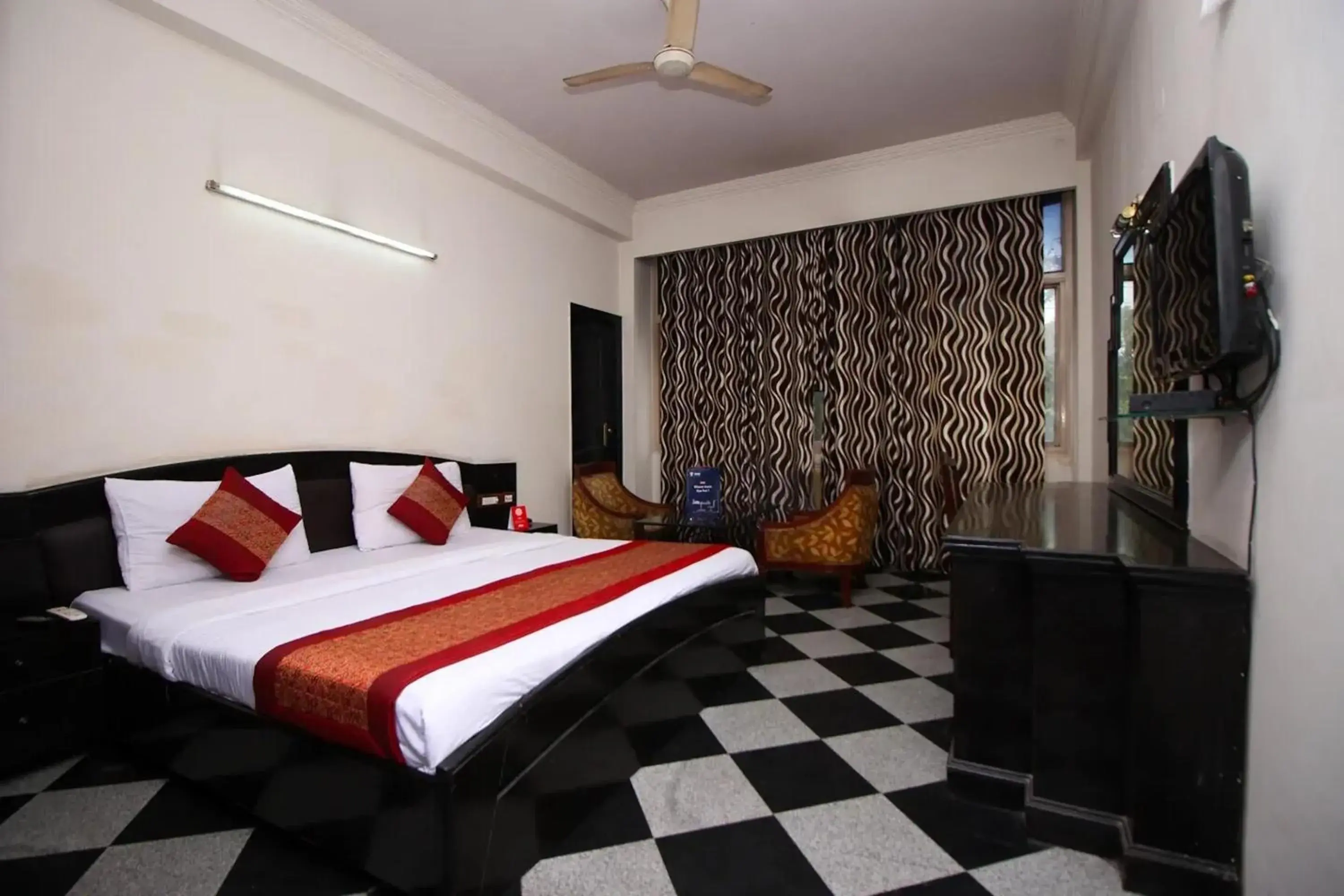 Deluxe Double Room in Hotel Orchid Garden Karol Bagh Deluxe Double Room in Hotel Orchid Garden Karol Bagh