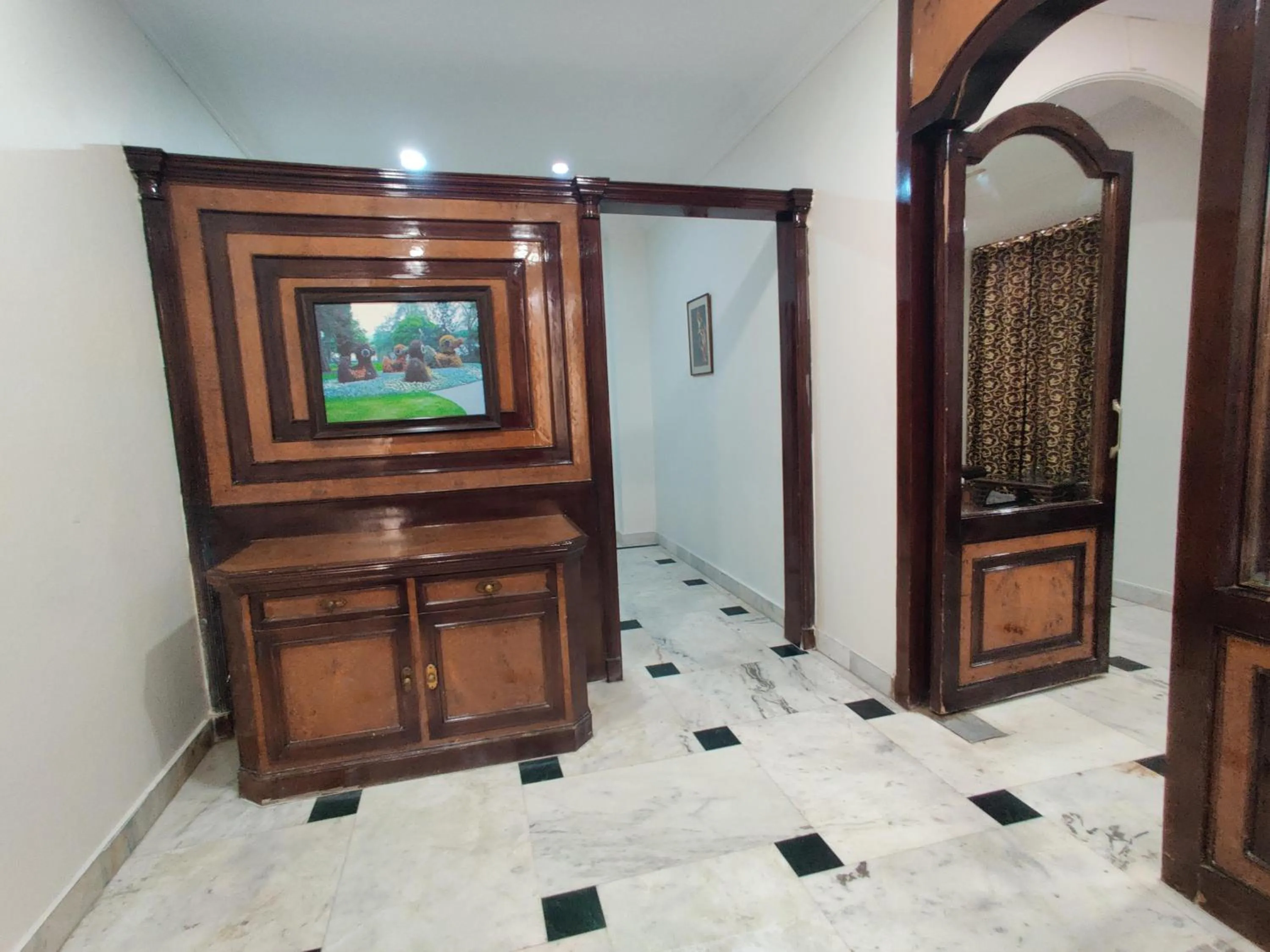 Hotel Orchid Garden Karol Bagh
