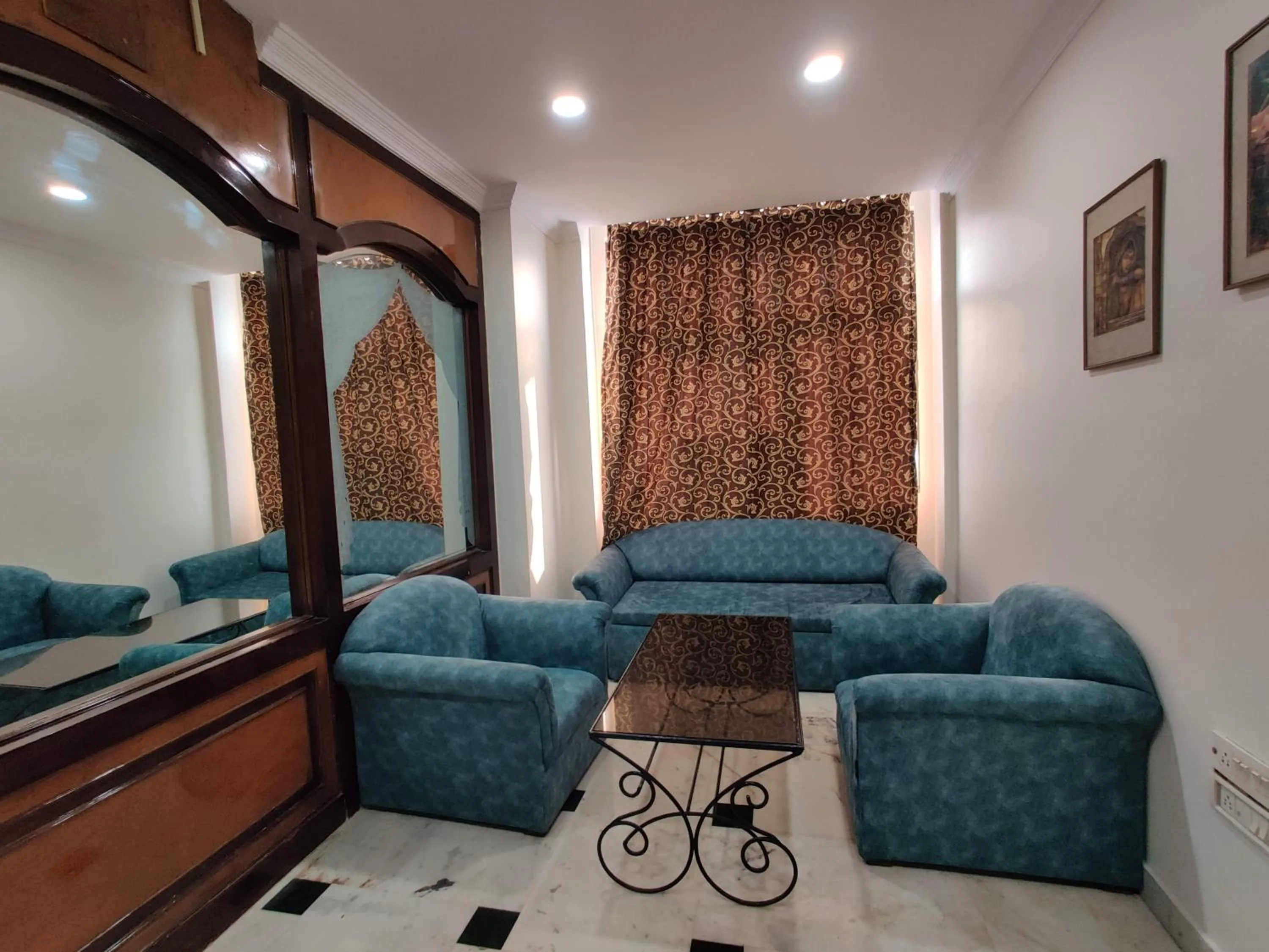 Hotel Orchid Garden Karol Bagh