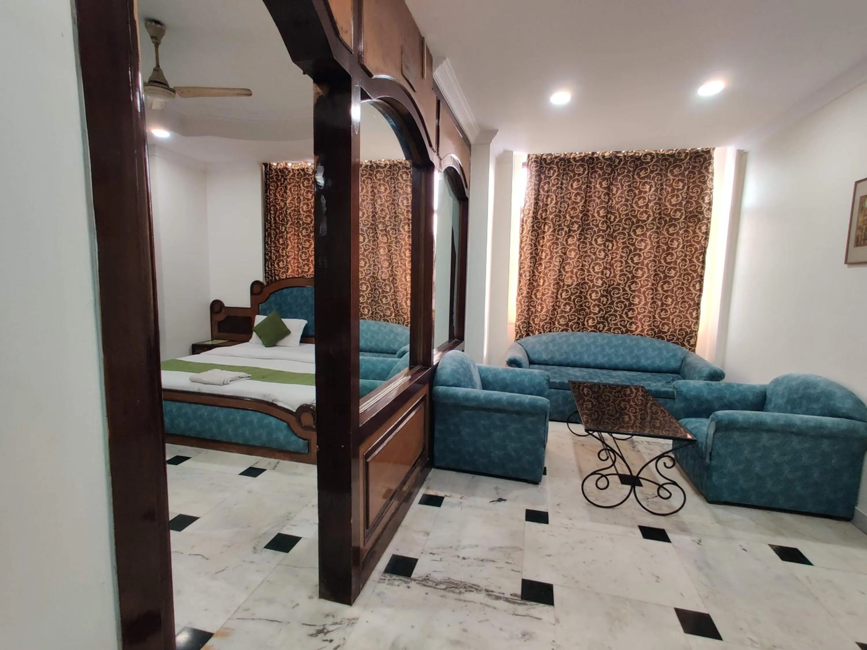 Hotel Orchid Garden Karol Bagh