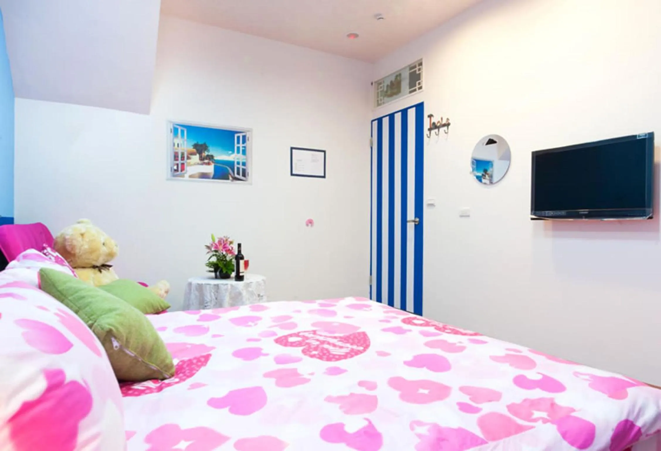 Bed in Free World B&B