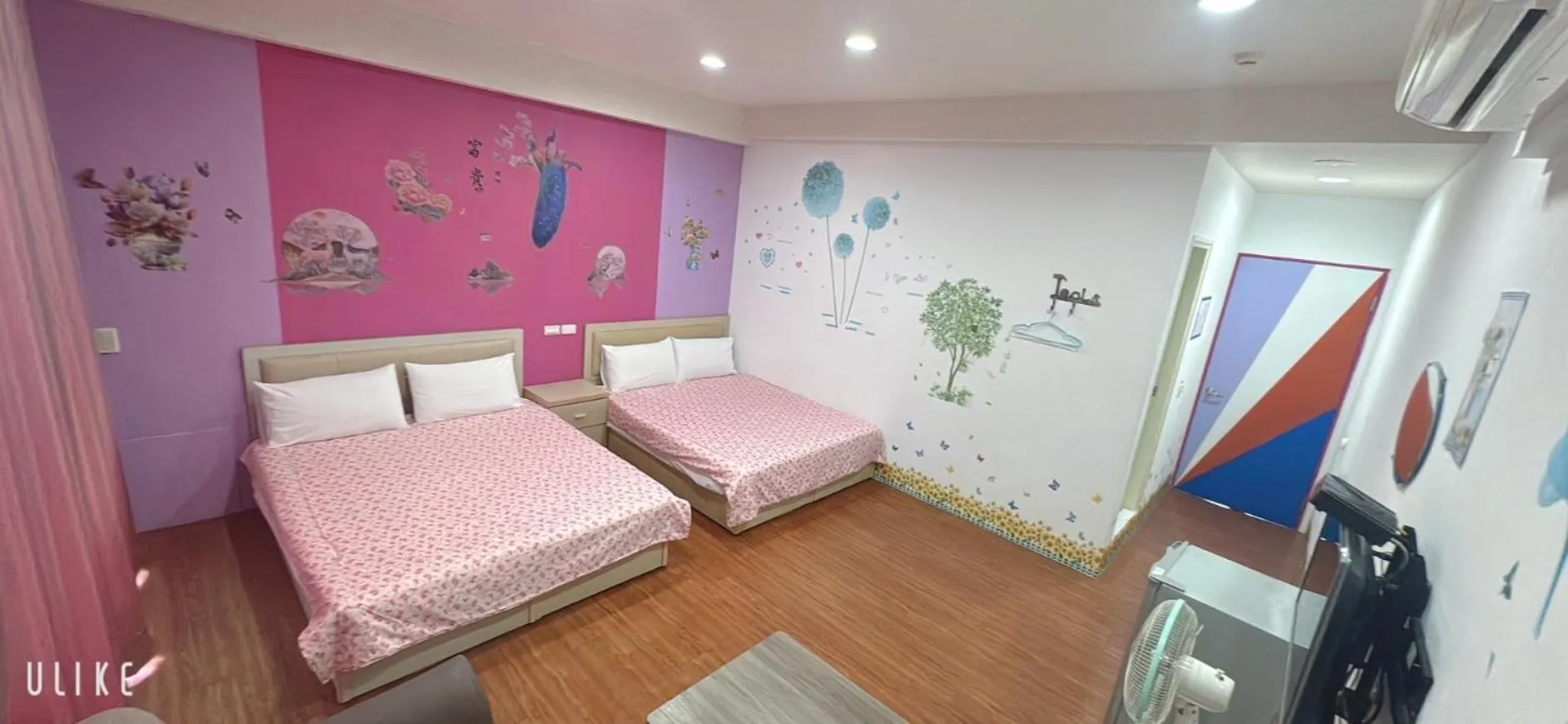 Bed in Free World B&B