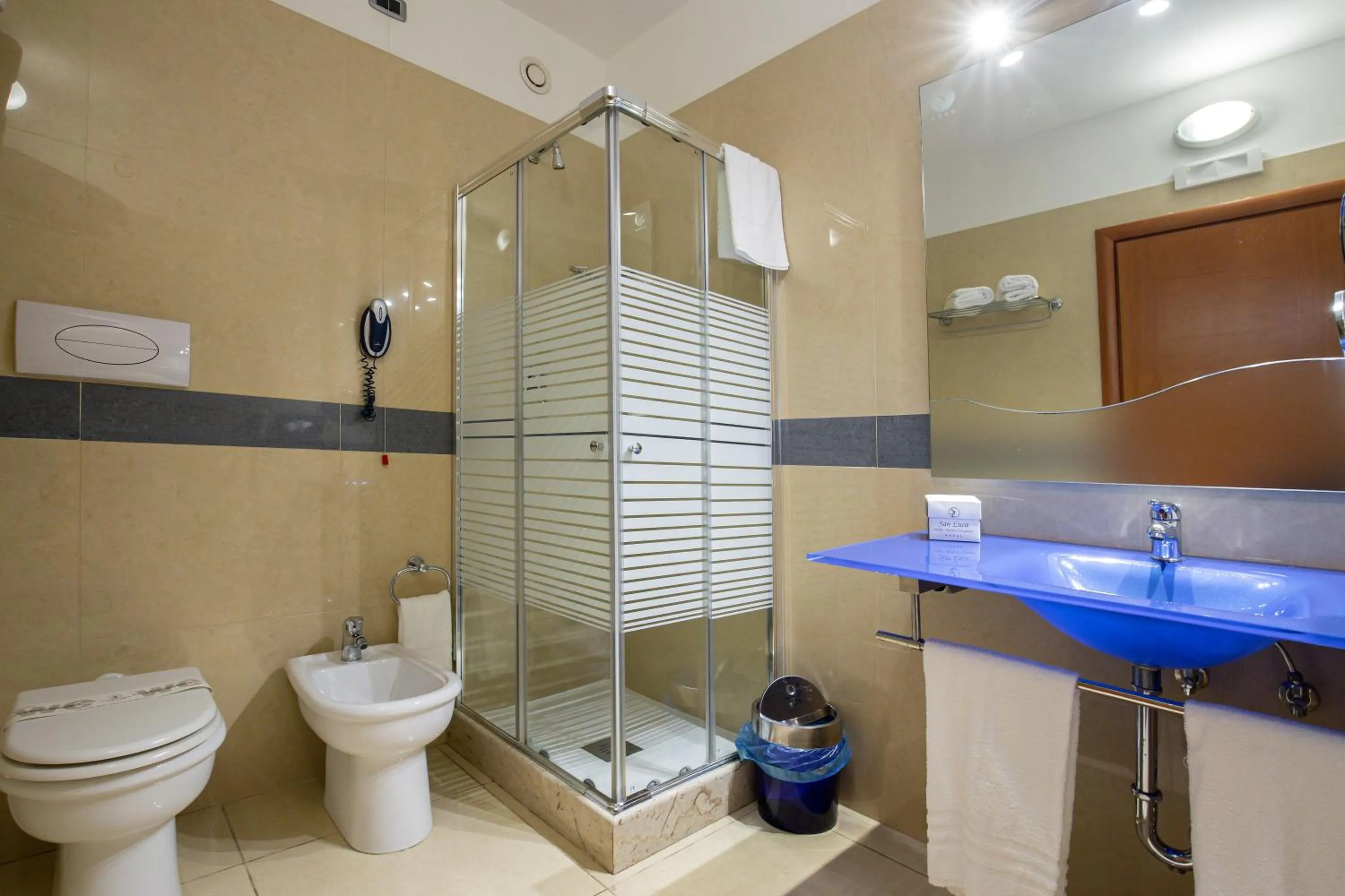 Shower in Hotel San Luca