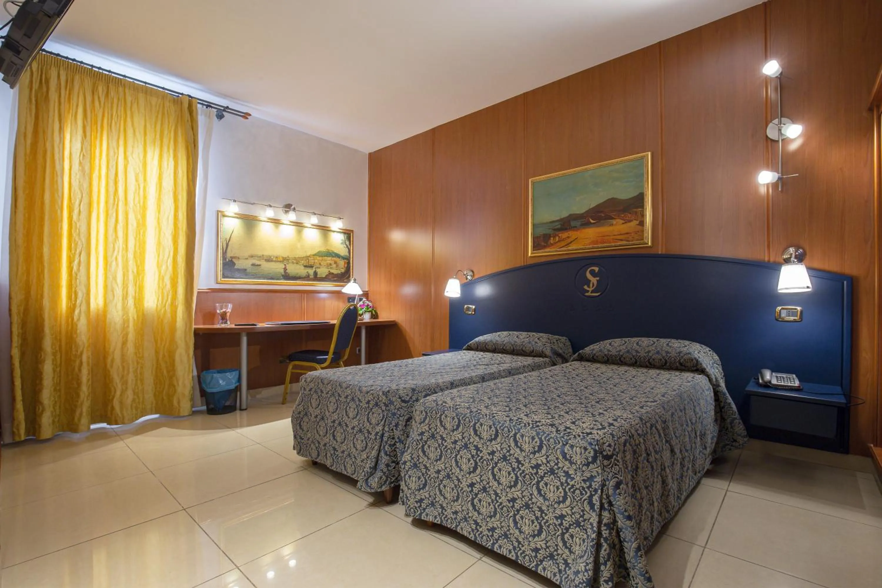 Bed in Hotel San Luca