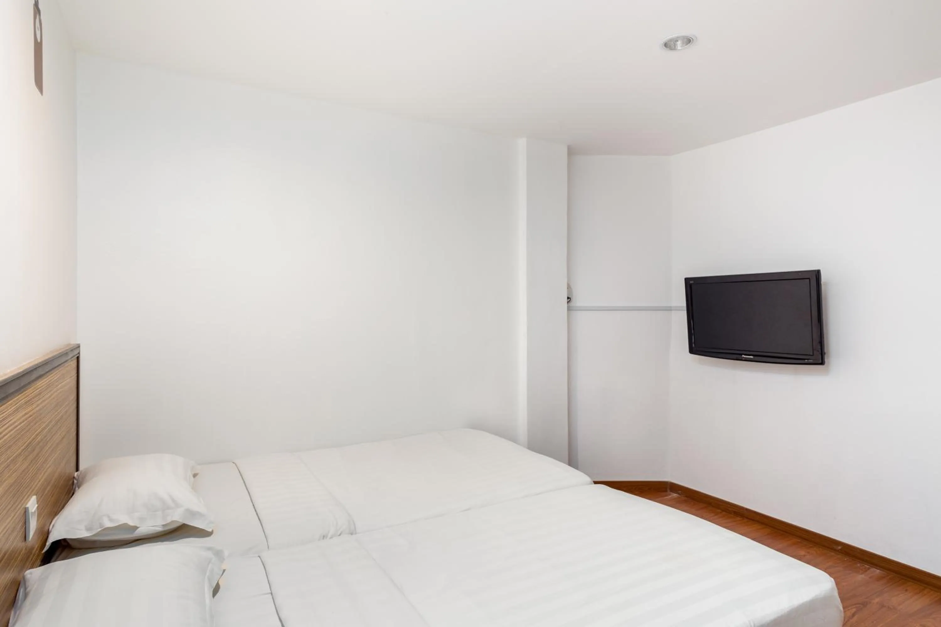 Bed in Subang Park Hotel