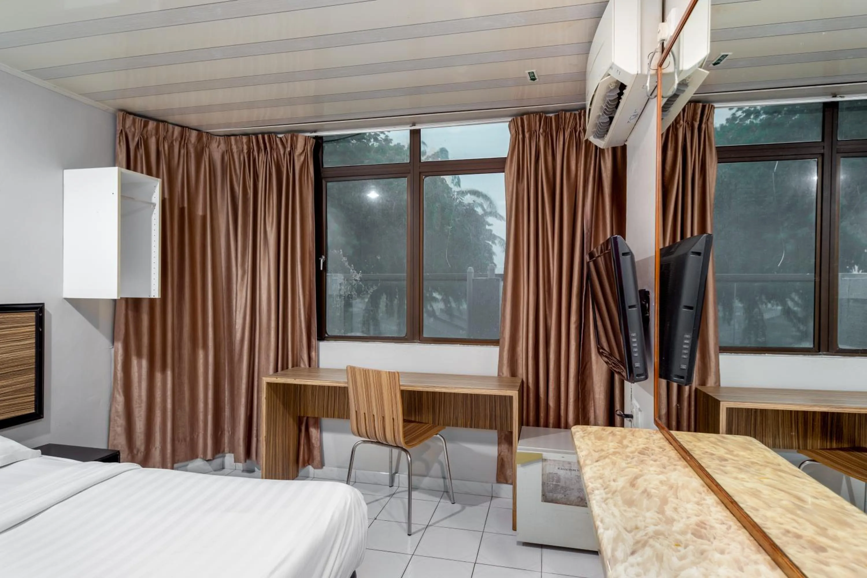 Bed in Subang Park Hotel