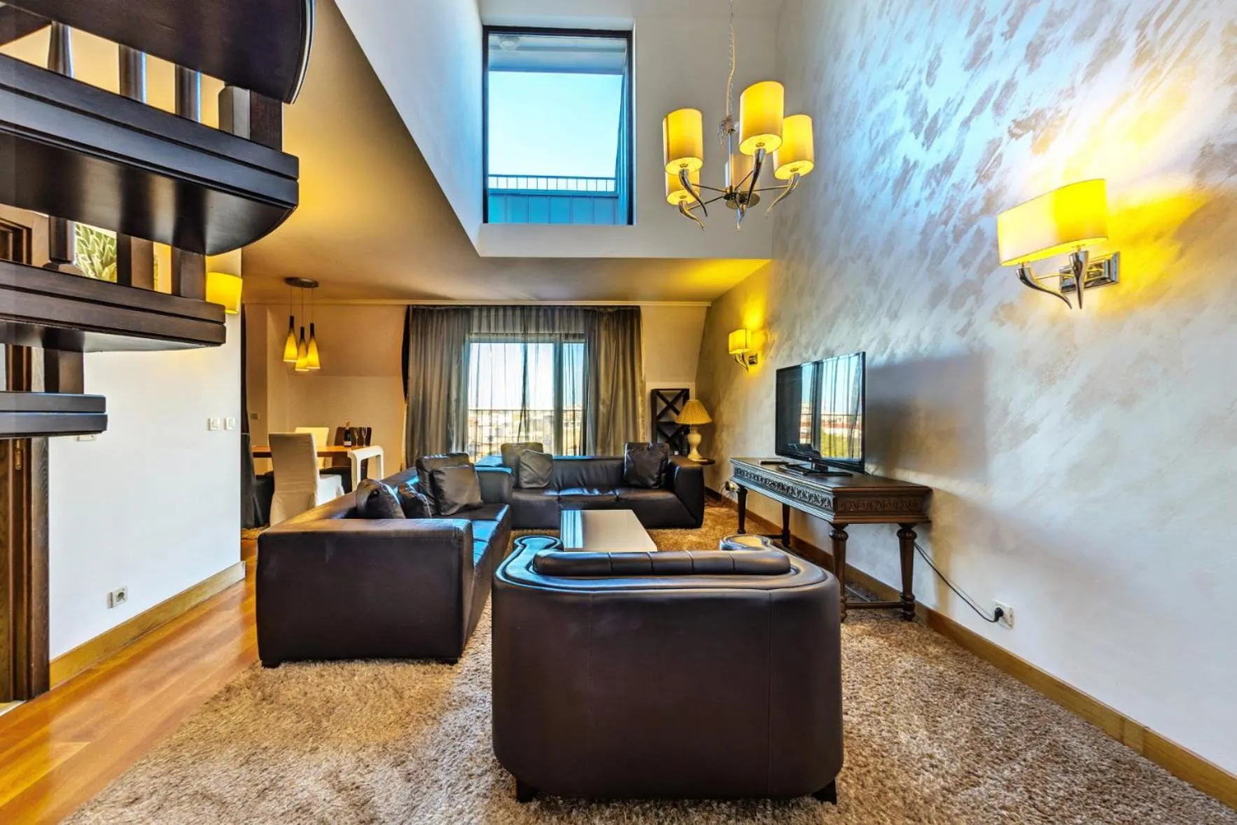 Superior Maisonette in Capital City Center Apart Residence