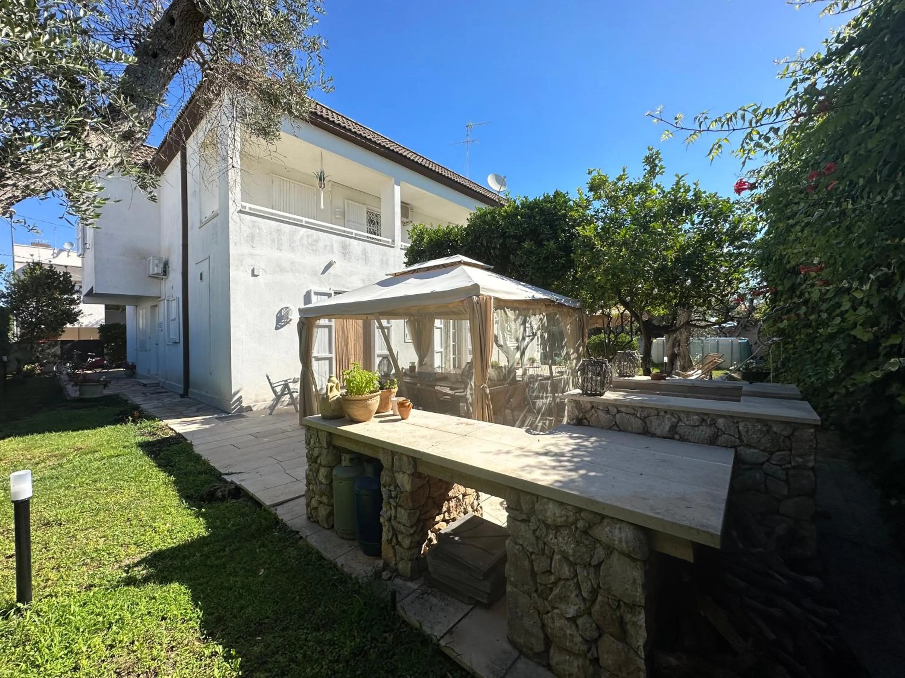 Property building in Villa Teresa Maria