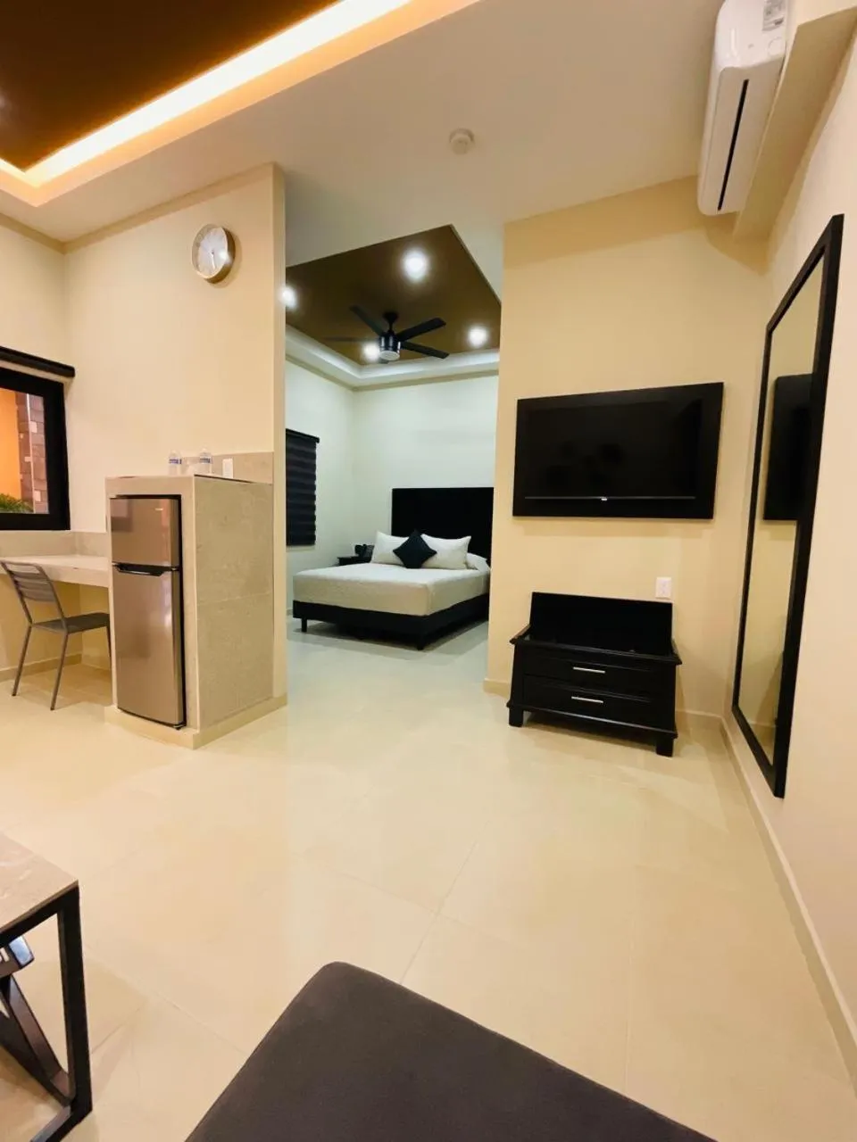 Communal lounge/ TV room in Hotel Socram GH