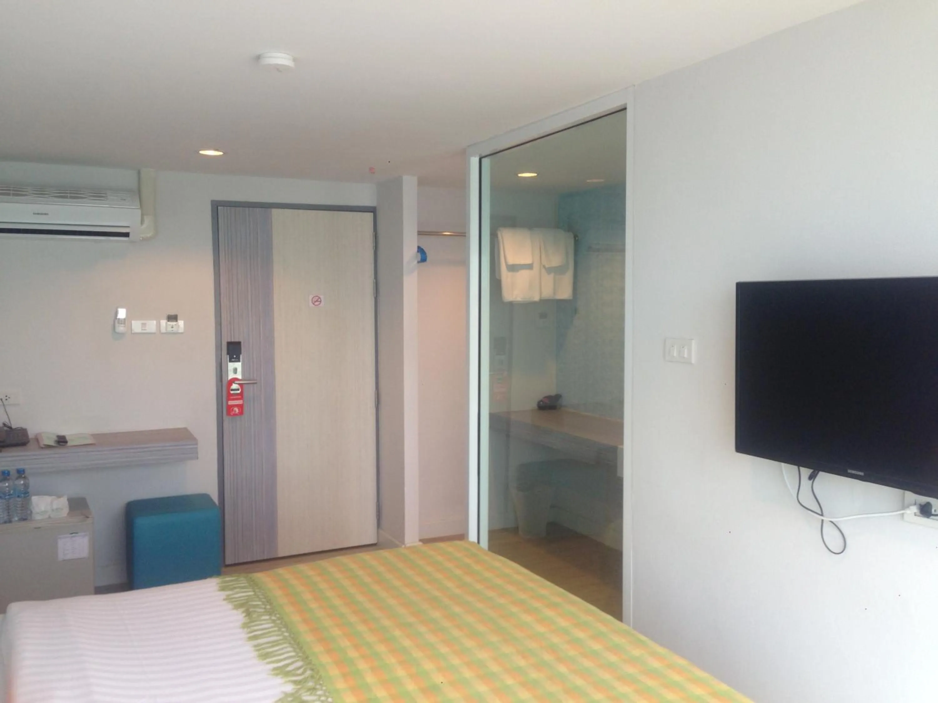 Photo of the whole room, Bed in Nantra Pattaya Baan Ampoe Beach