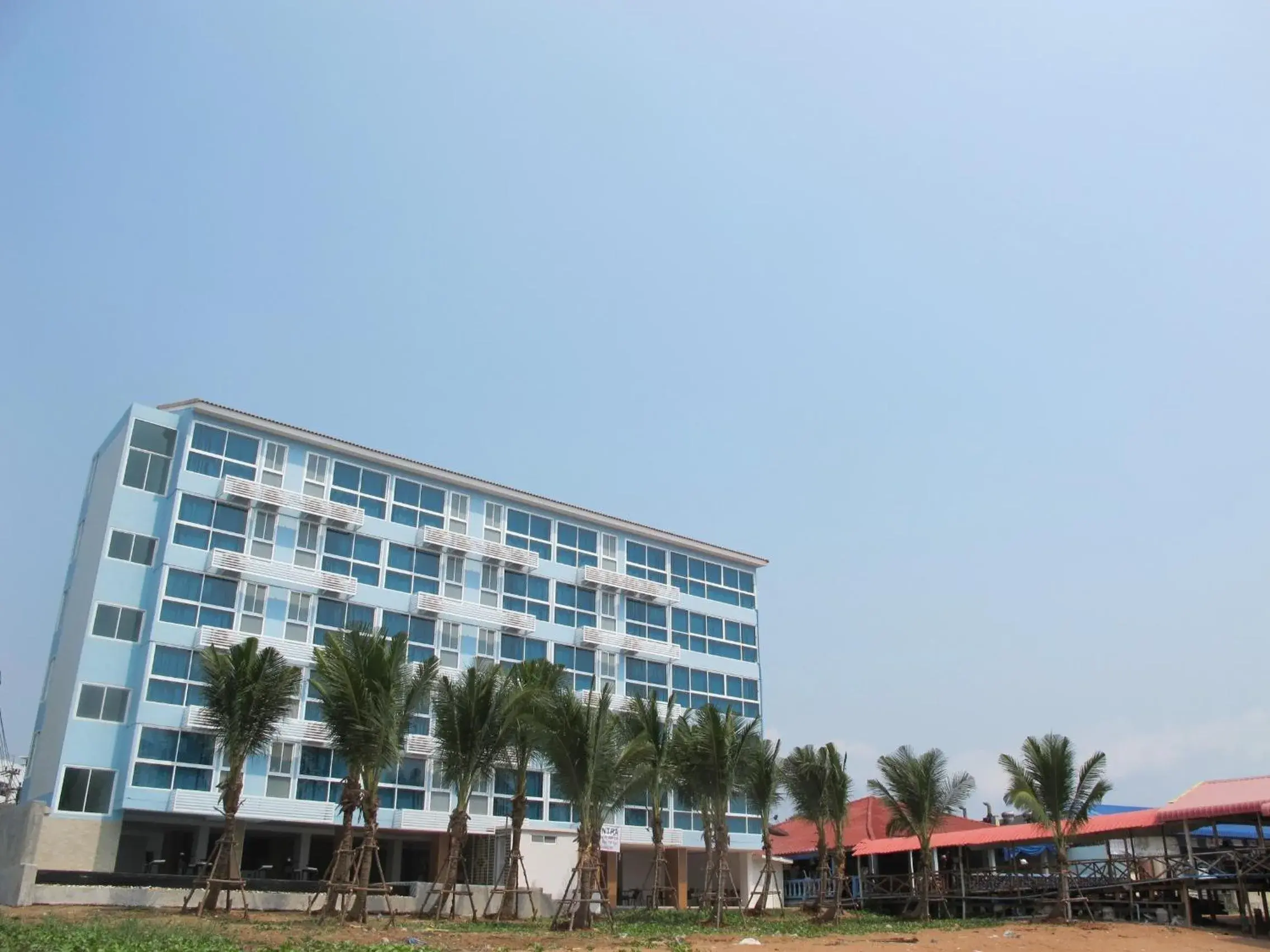 Property building in Nantra Pattaya Baan Ampoe Beach Property building in Nantra Pattaya Baan Ampoe Beach