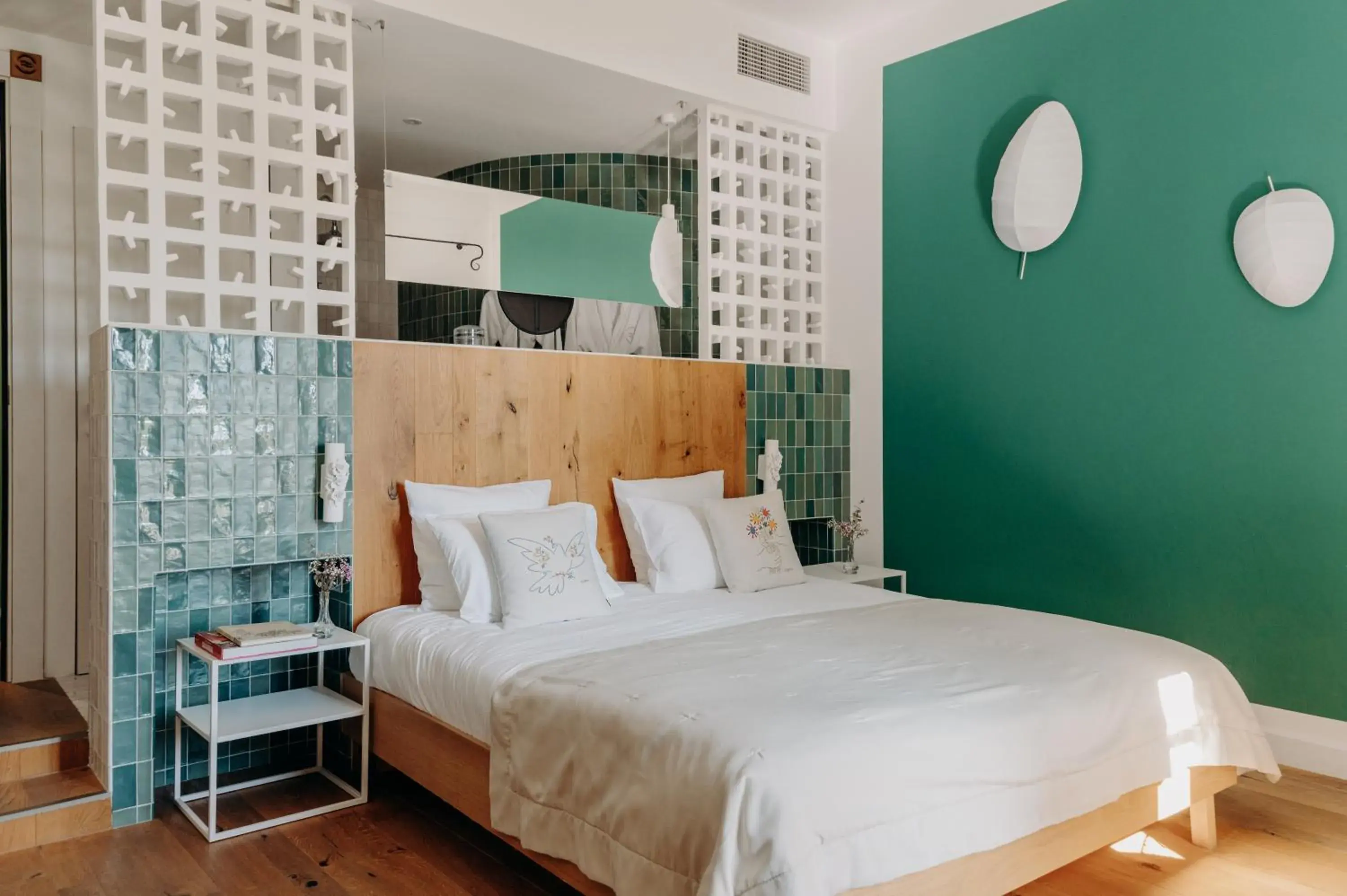 Deluxe Double Room with Shower Aurore in Hôtel Domaine de Biar Deluxe Double Room with Shower Aurore in Hôtel Domaine de Biar