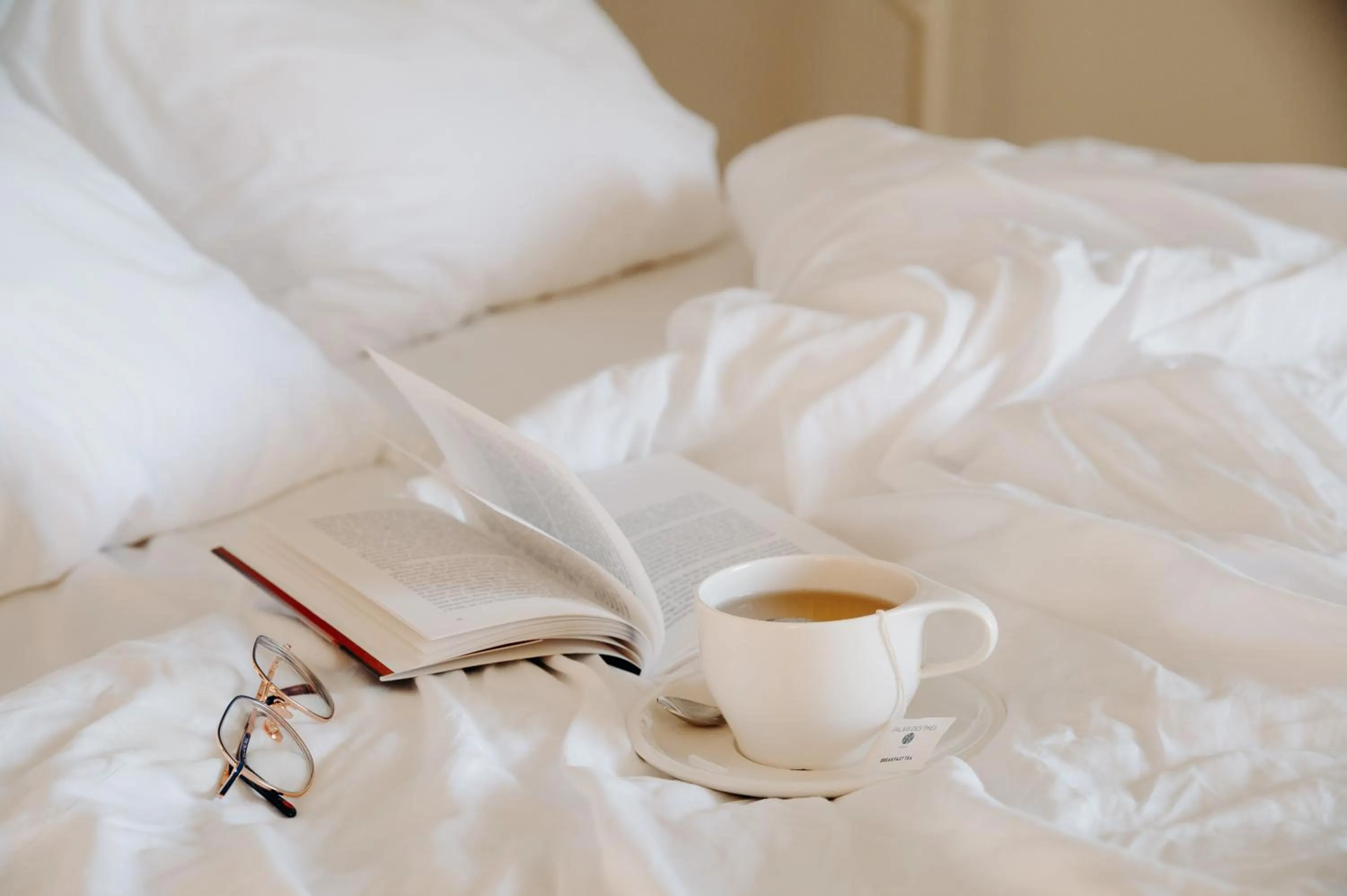 Coffee/tea facilities, Bed in Hôtel Domaine de Biar