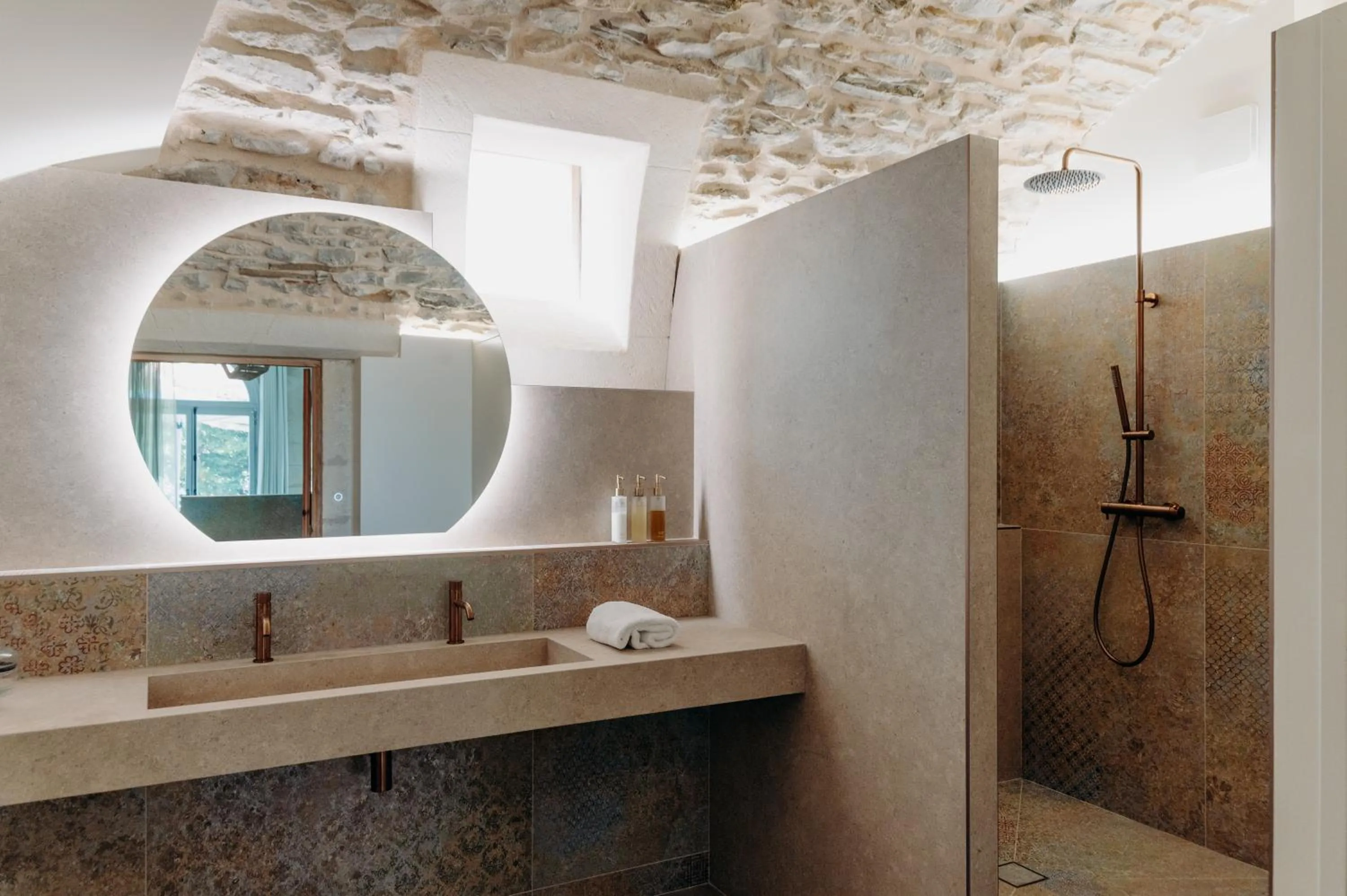 Shower in Hôtel Domaine de Biar