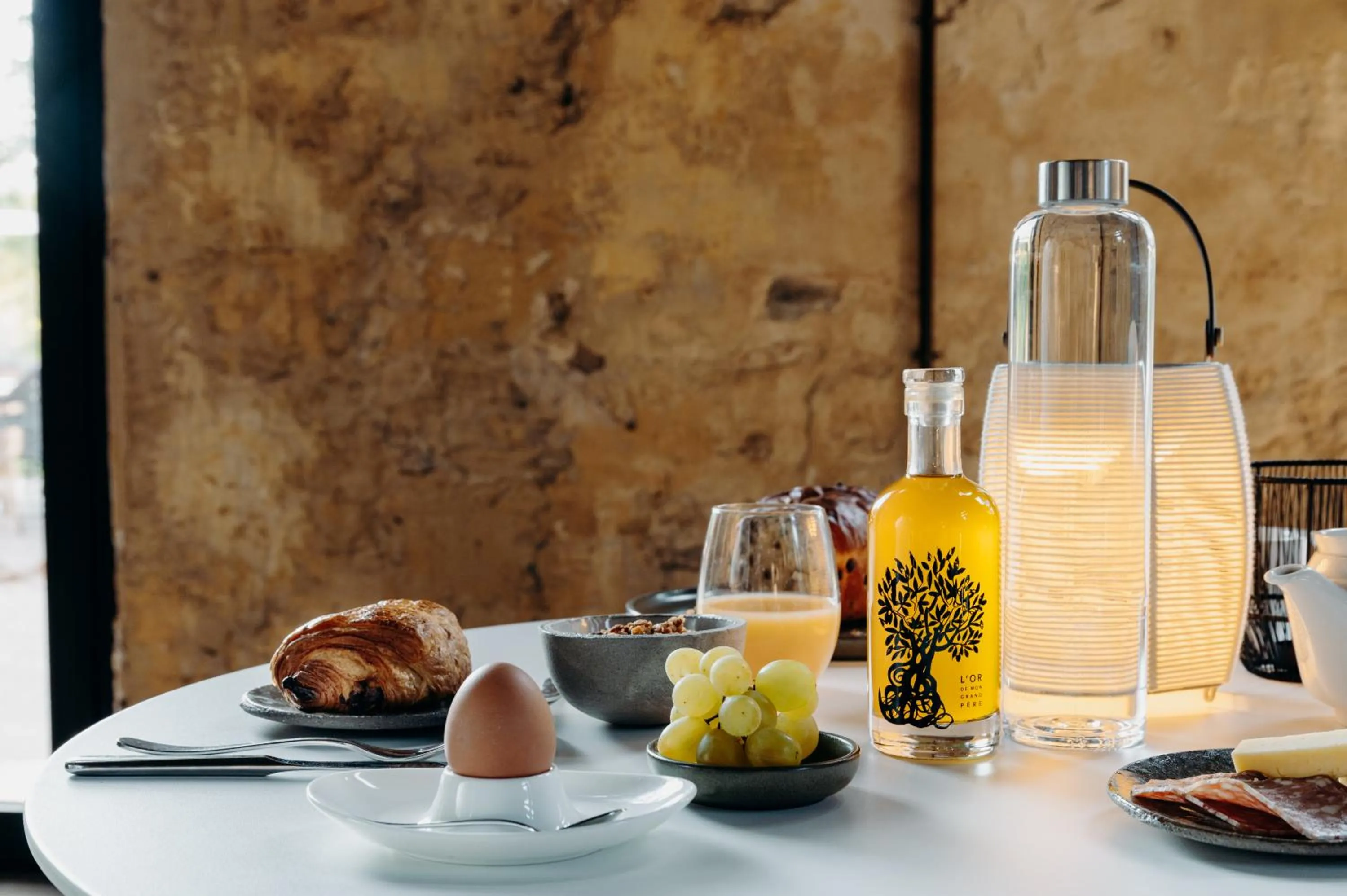 Buffet breakfast in Hôtel Domaine de Biar