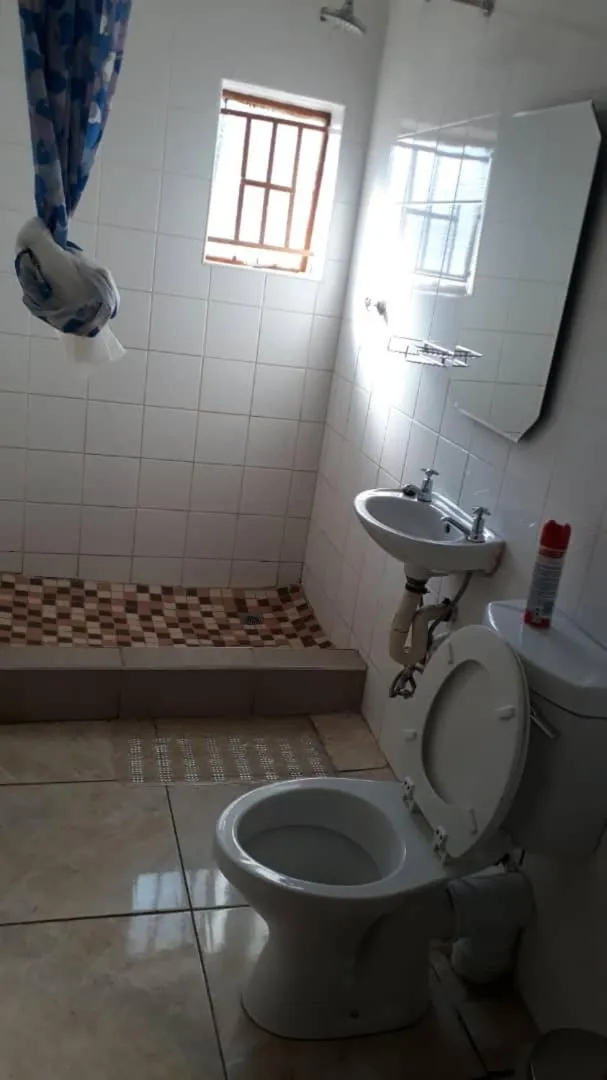 Shower in Plateau Guest House