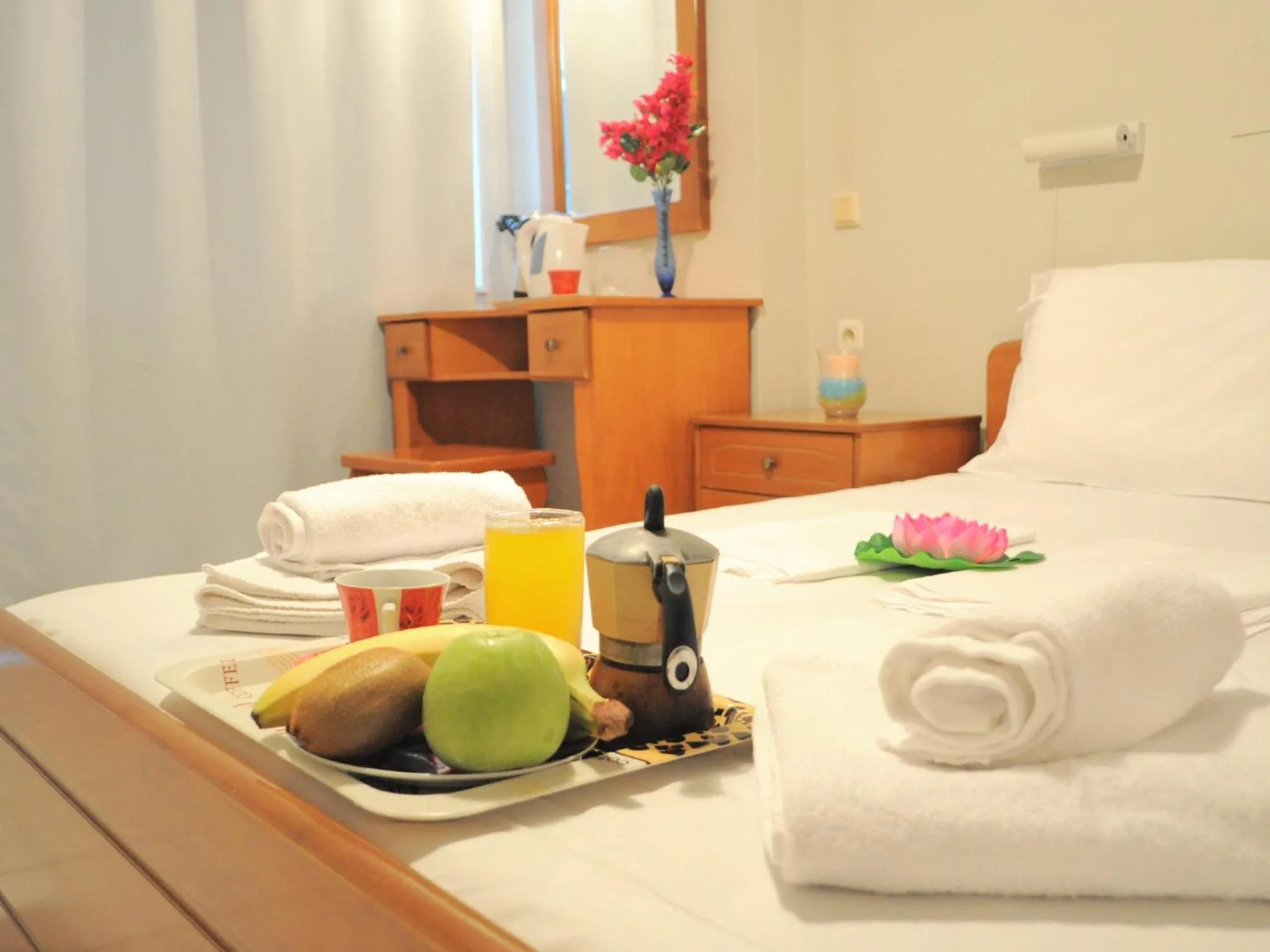 Food, Bed in Greta Apartments