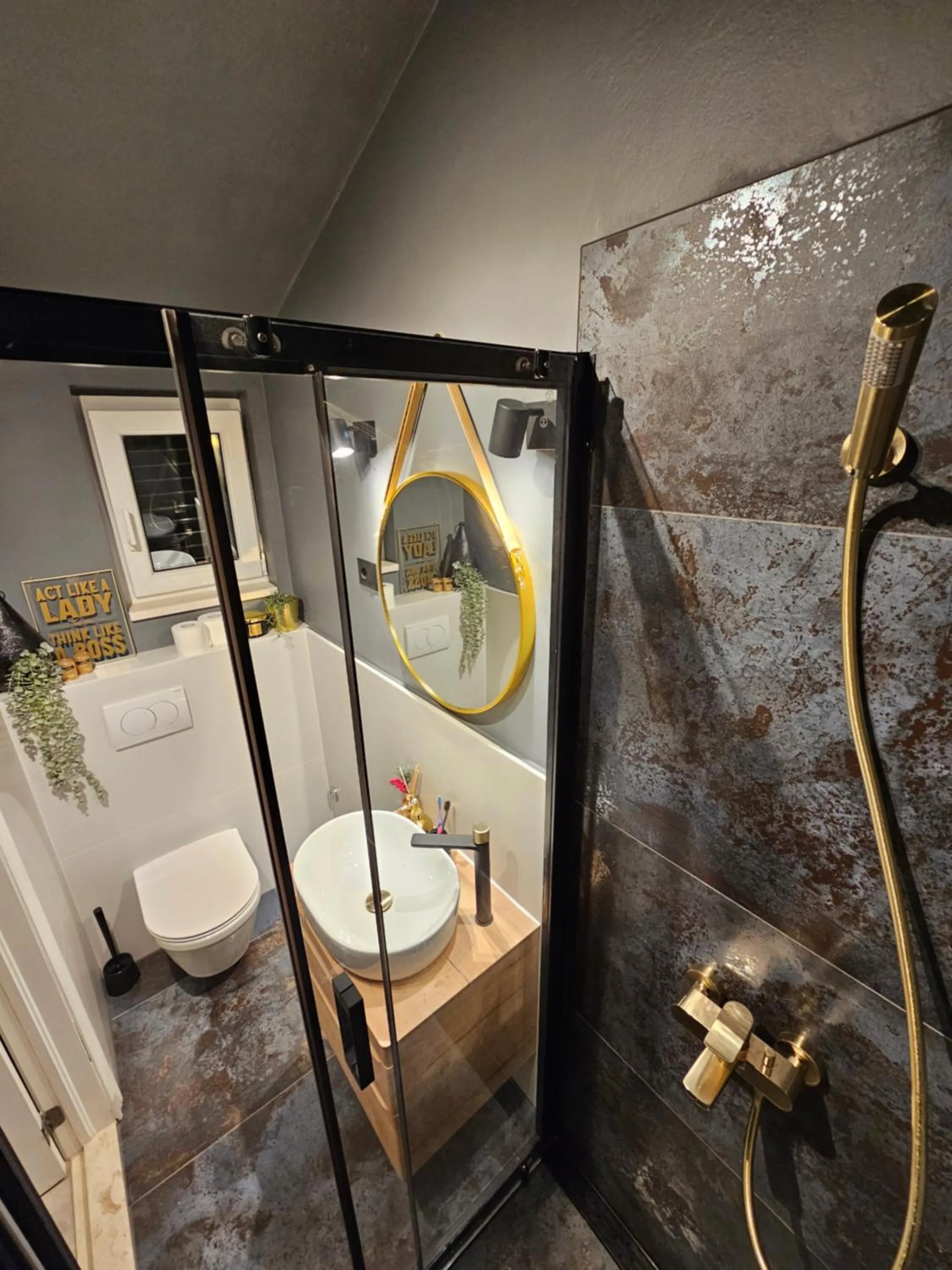 Bathroom in Apartment Mucrum