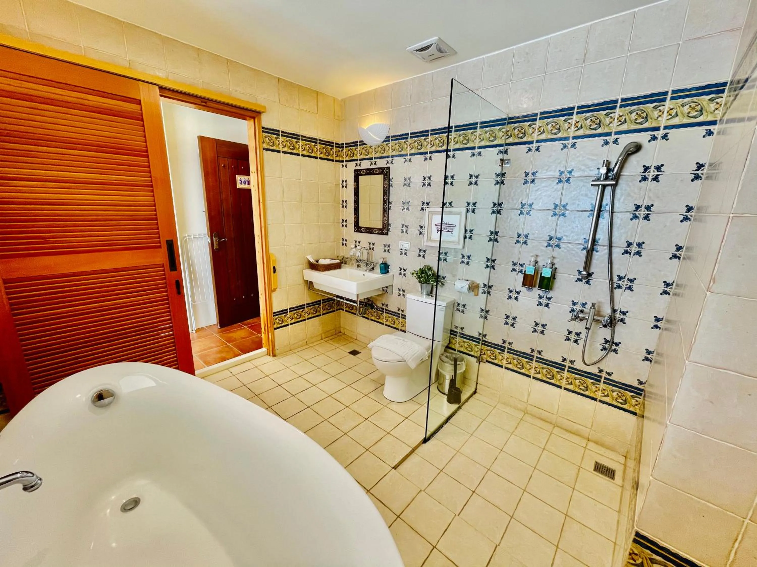 Bathroom in SpoonDrift Hostal Kenting