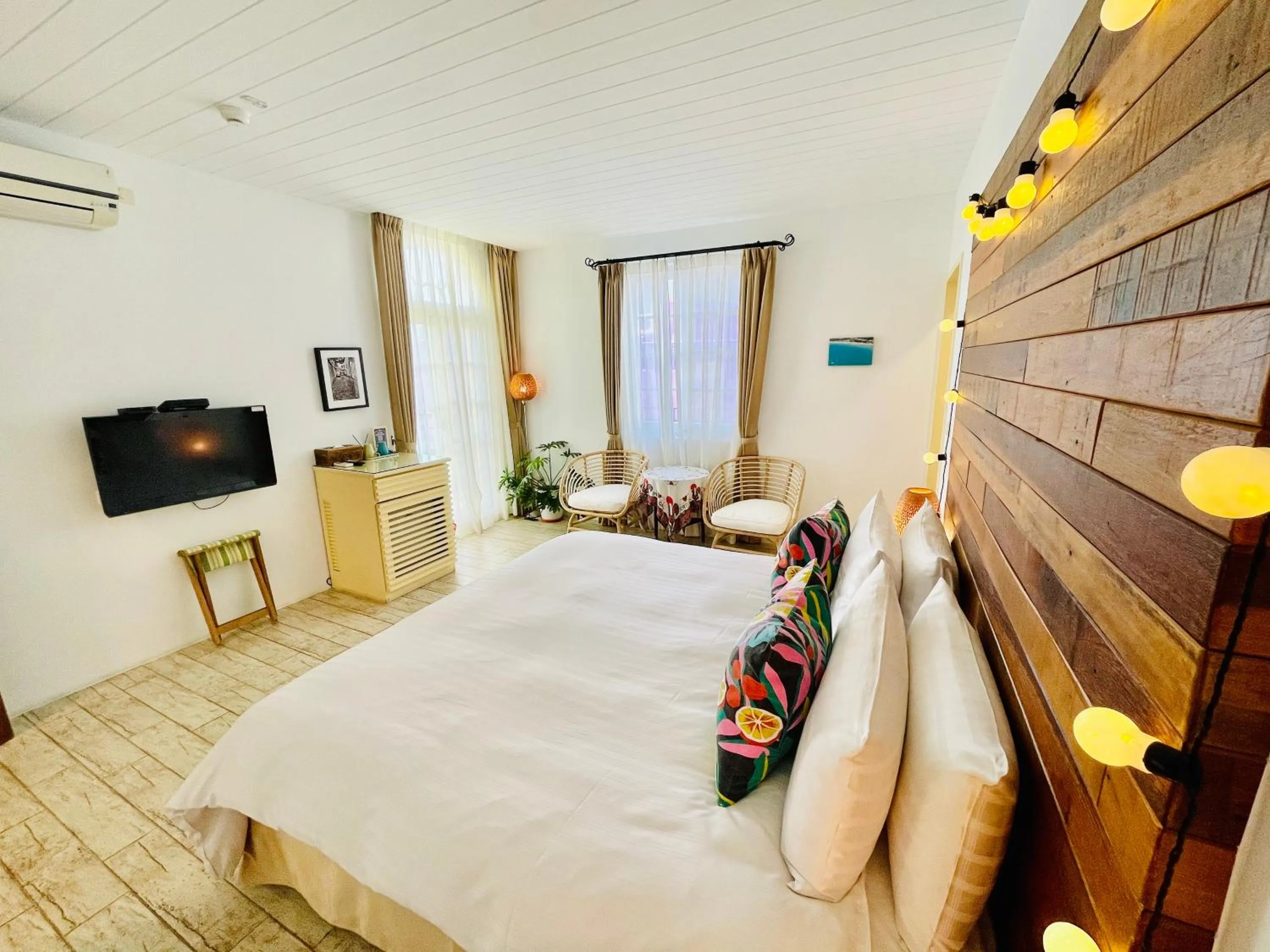 Photo of the whole room, Bed in SpoonDrift Hostal Kenting