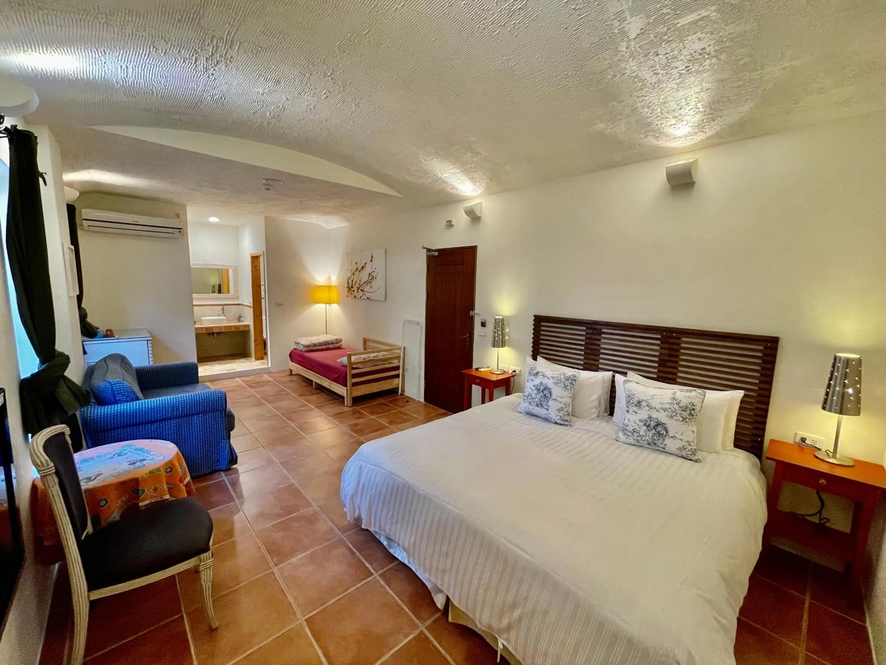 Photo of the whole room, Bed in SpoonDrift Hostal Kenting