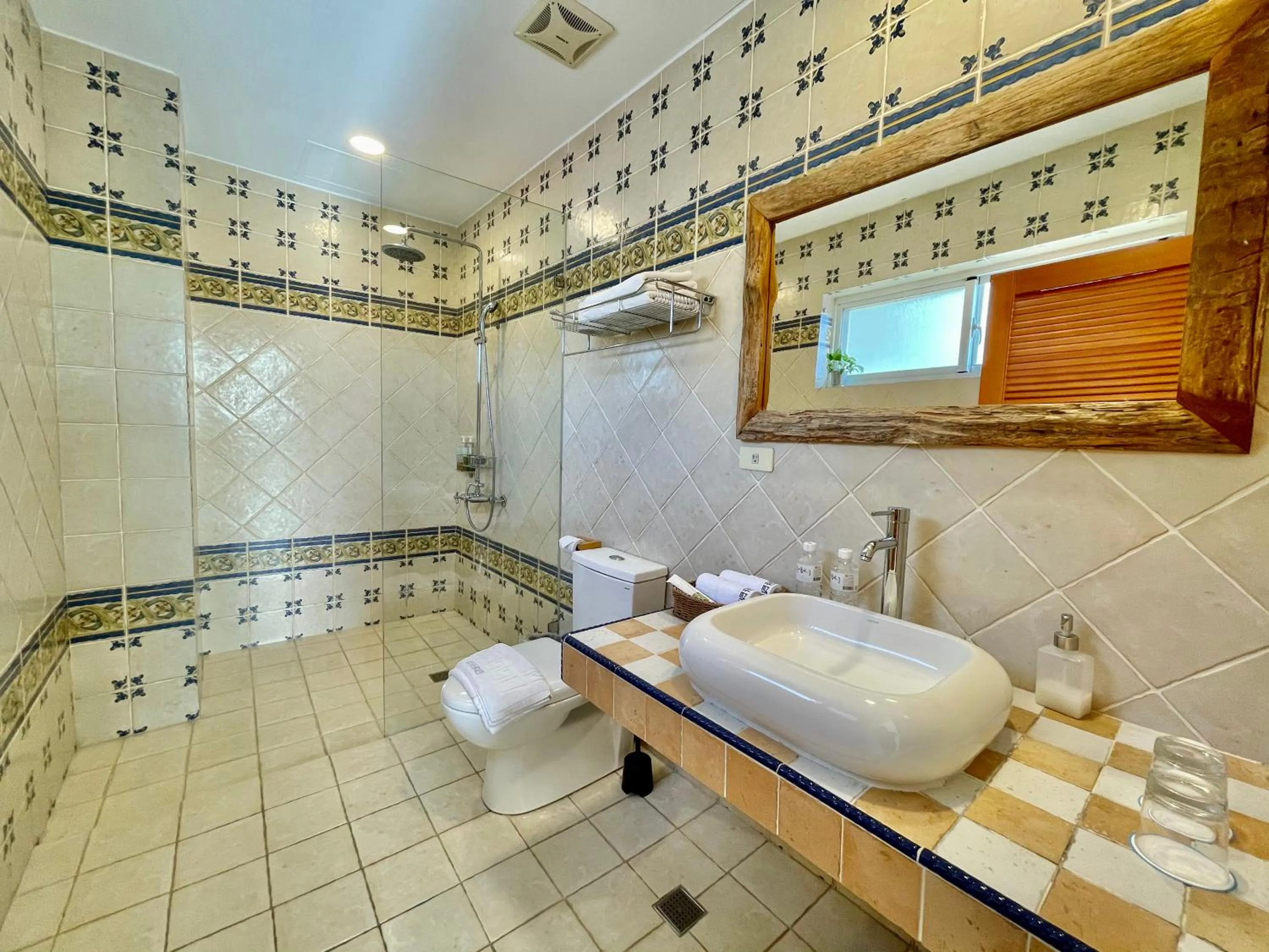 Bathroom in SpoonDrift Hostal Kenting