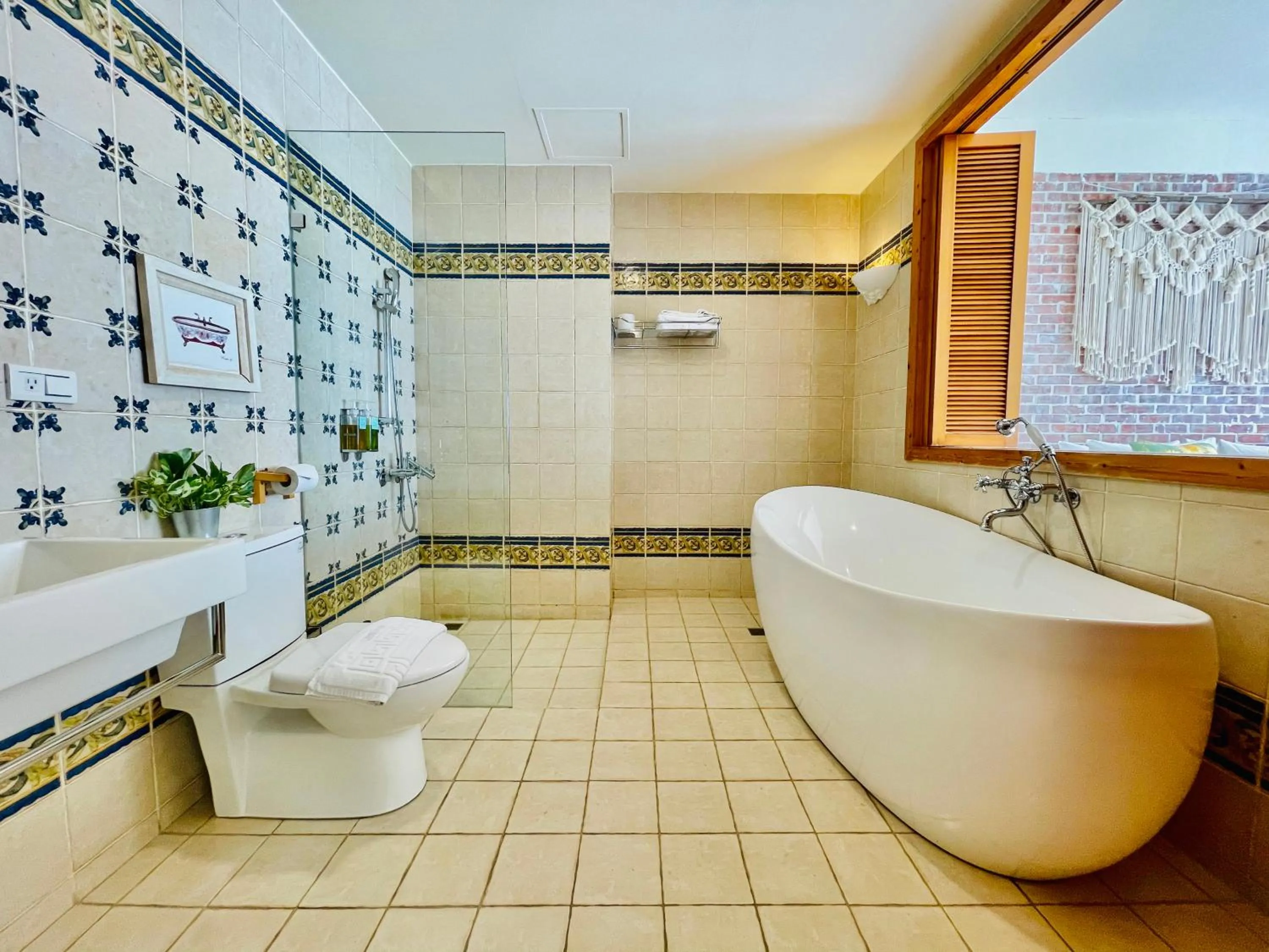 Bathroom in SpoonDrift Hostal Kenting