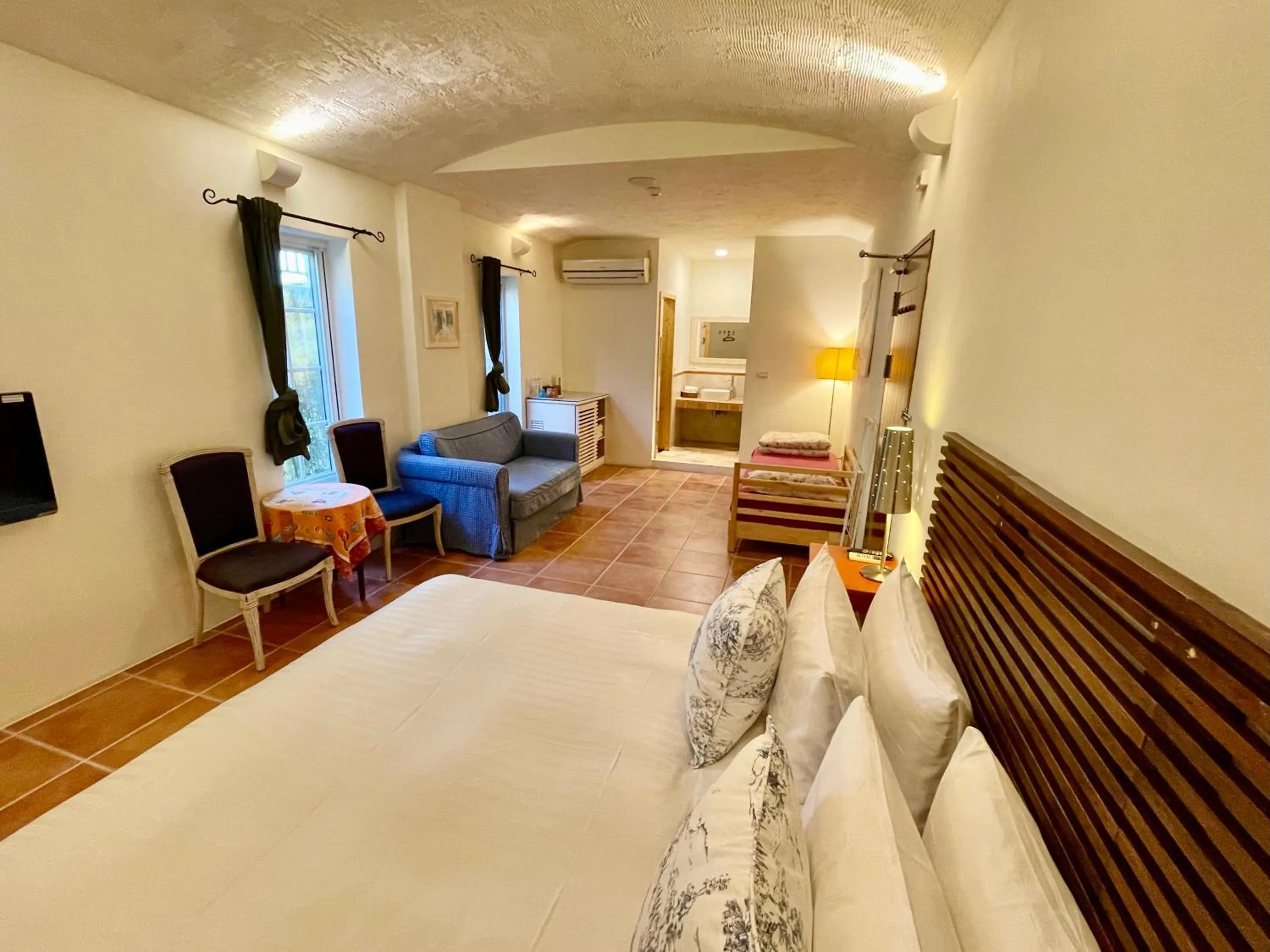 Photo of the whole room, Bed in SpoonDrift Hostal Kenting