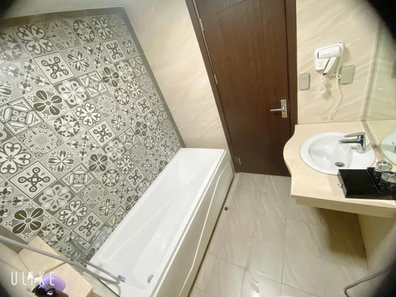 Shower in Queenie Hotel
