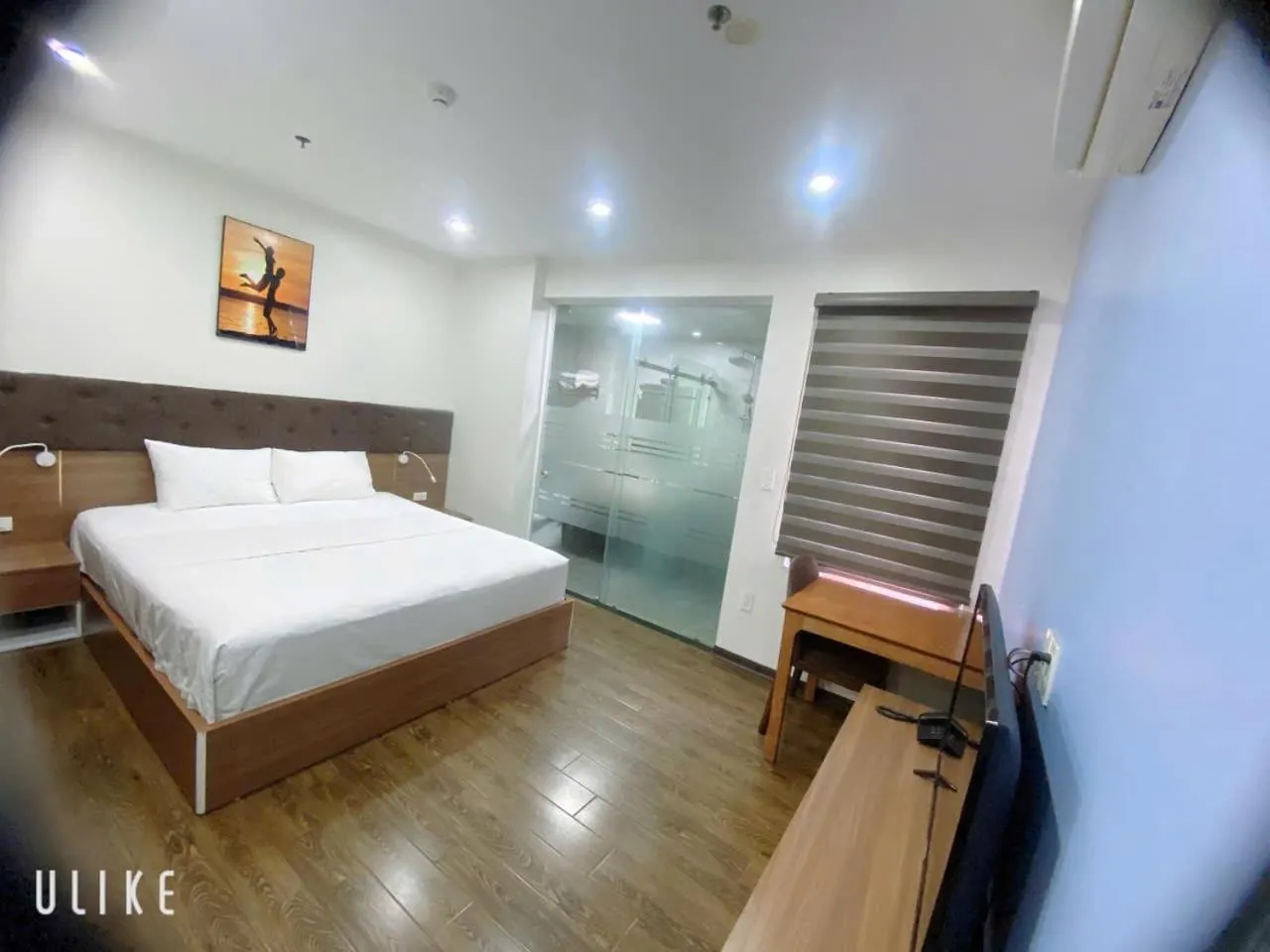 Photo of the whole room in Queenie Hotel