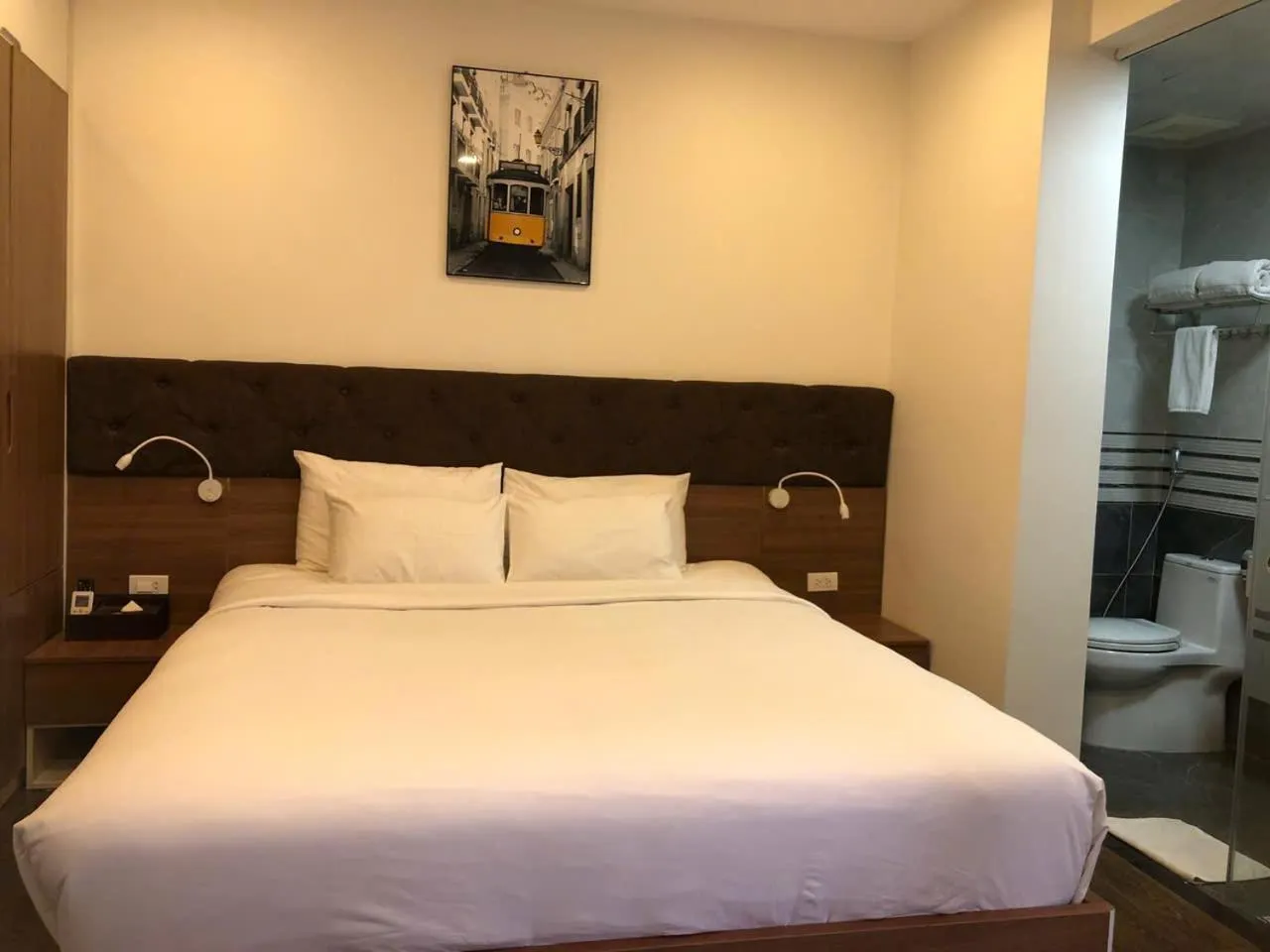 Bed in Queenie Hotel