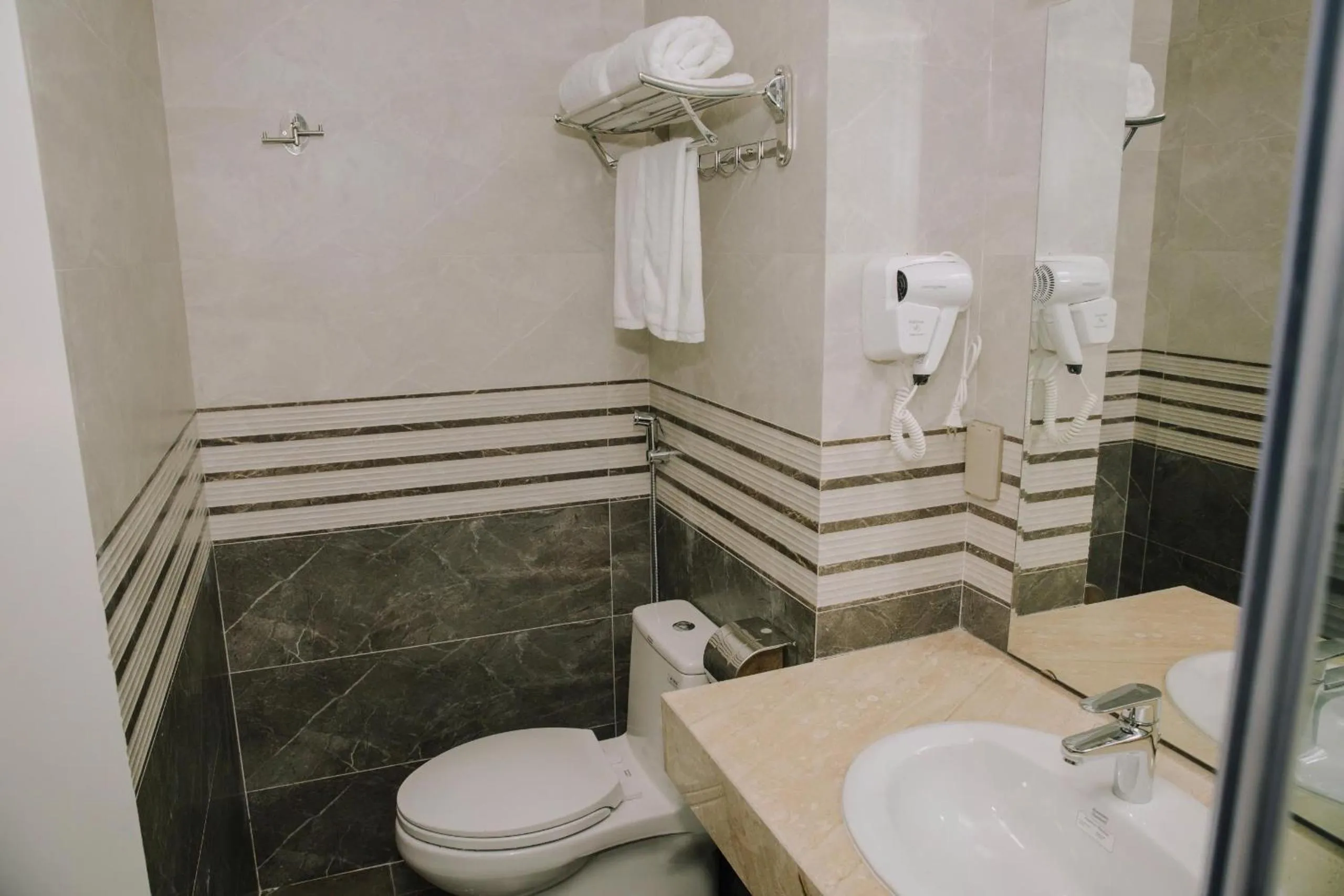 Shower in Queenie Hotel