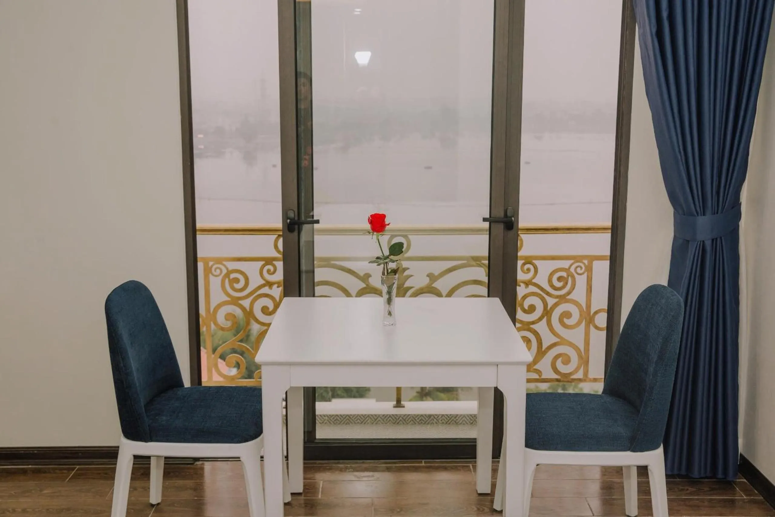 Photo of the whole room in Queenie Hotel