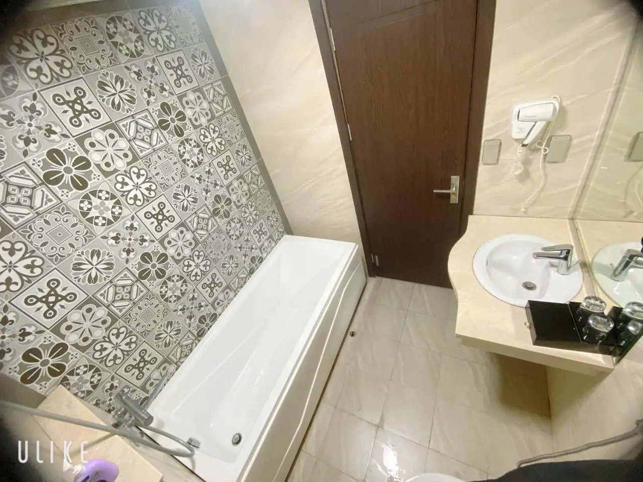 Bathroom in Queenie Hotel