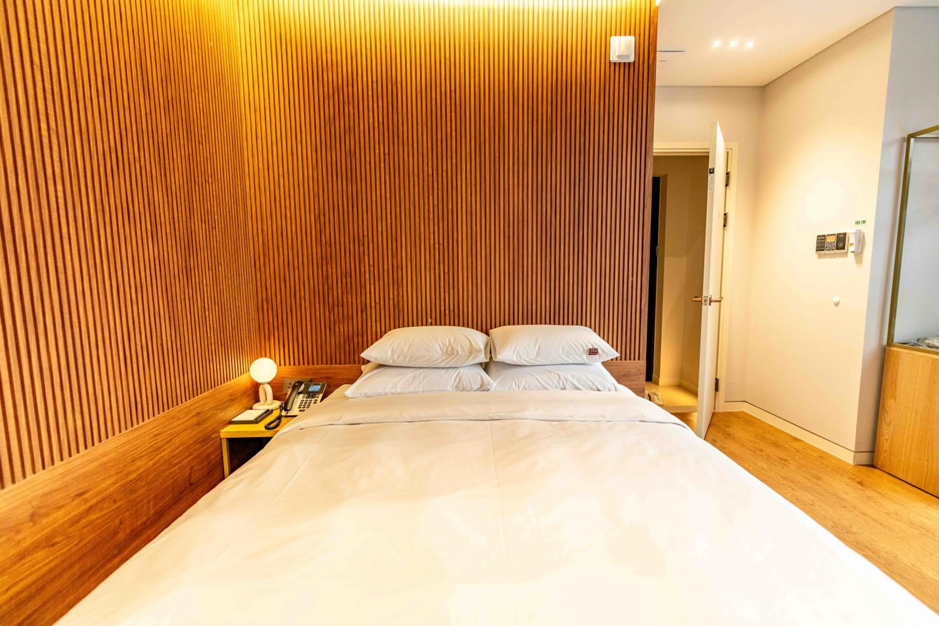 Bed in Lagobaum Hotel