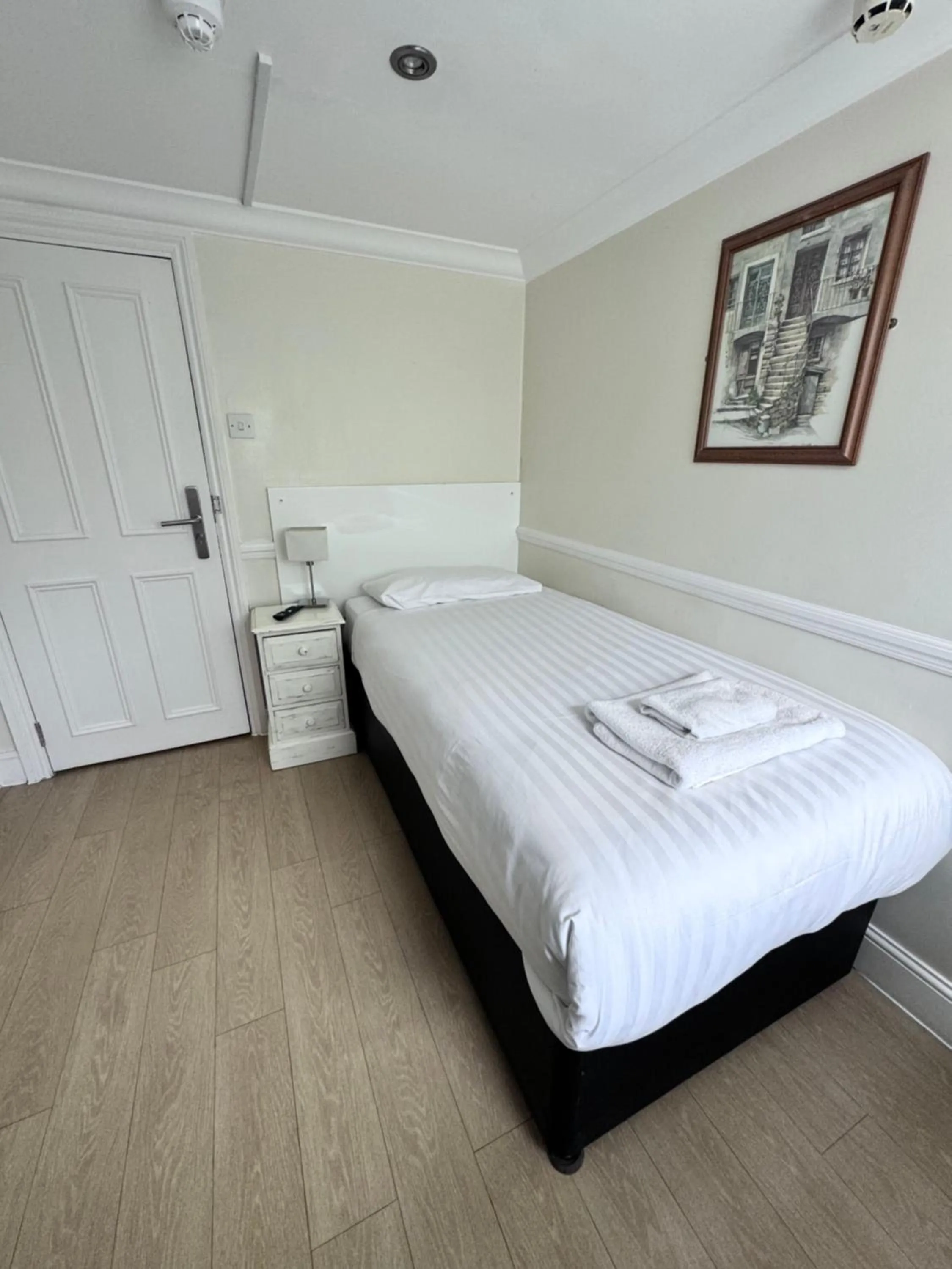 Bed in Gidea Park Hotel