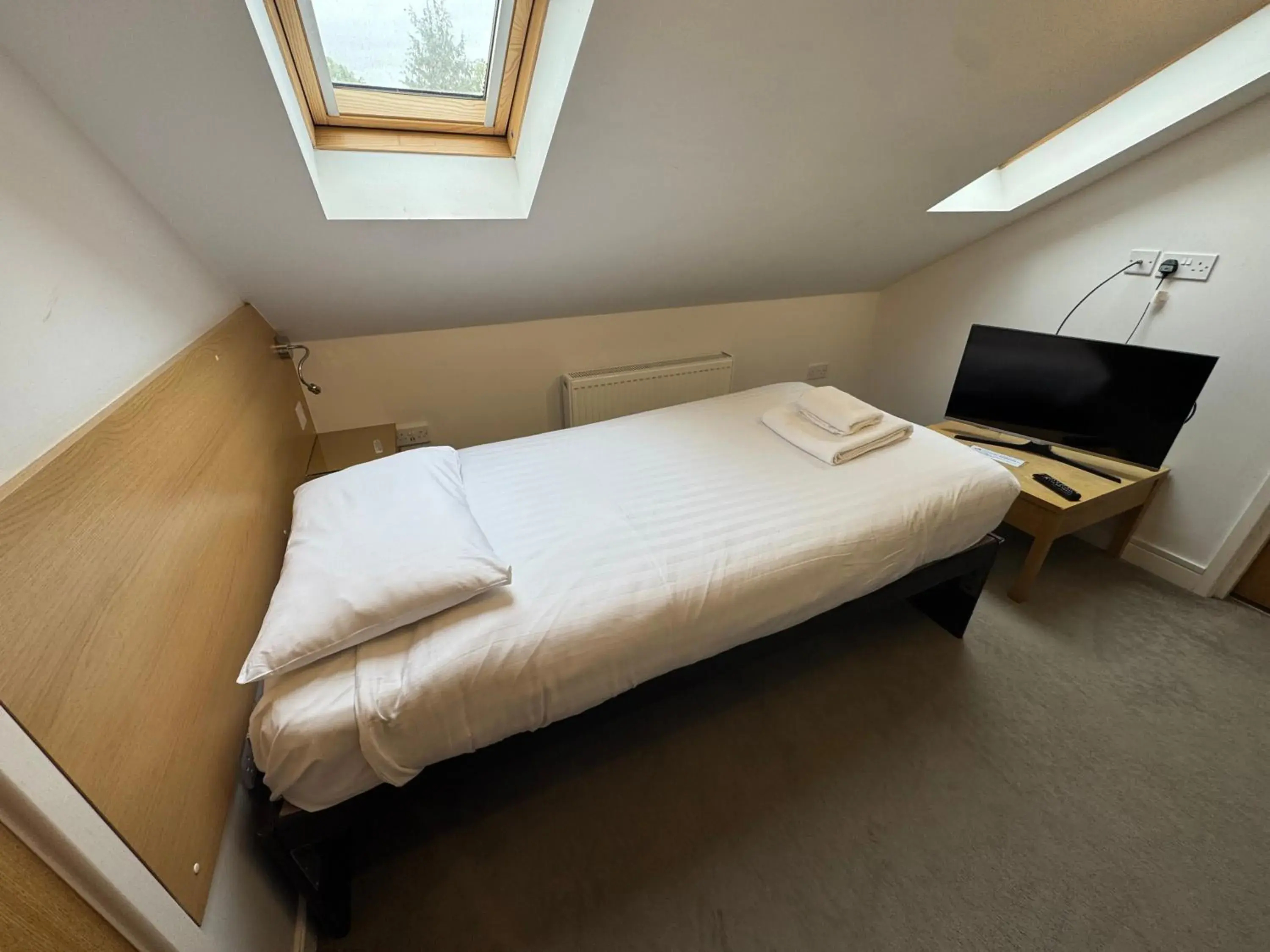 Bed in Gidea Park Hotel Bed in Gidea Park Hotel