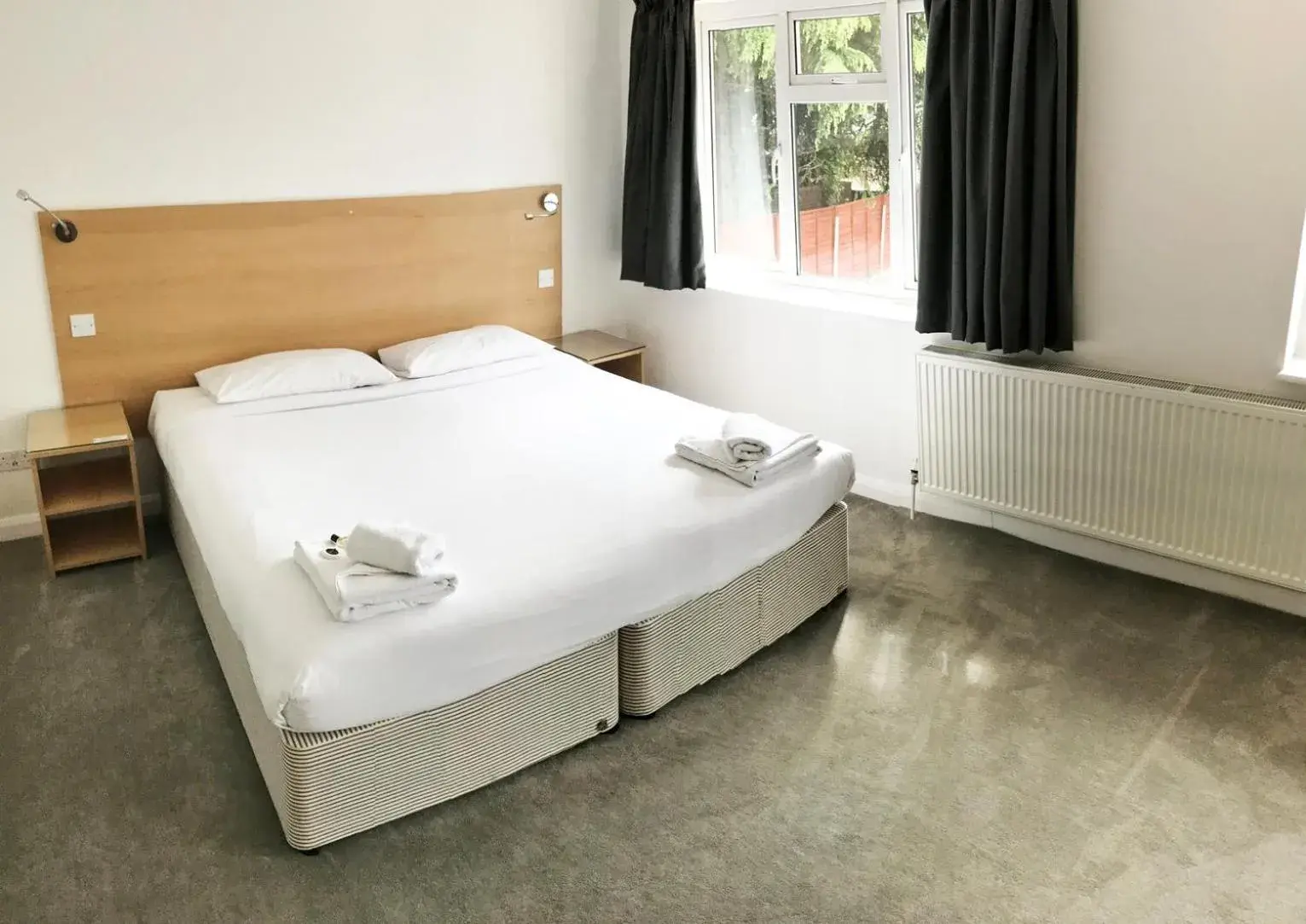 Bed in Gidea Park Hotel Bed in Gidea Park Hotel