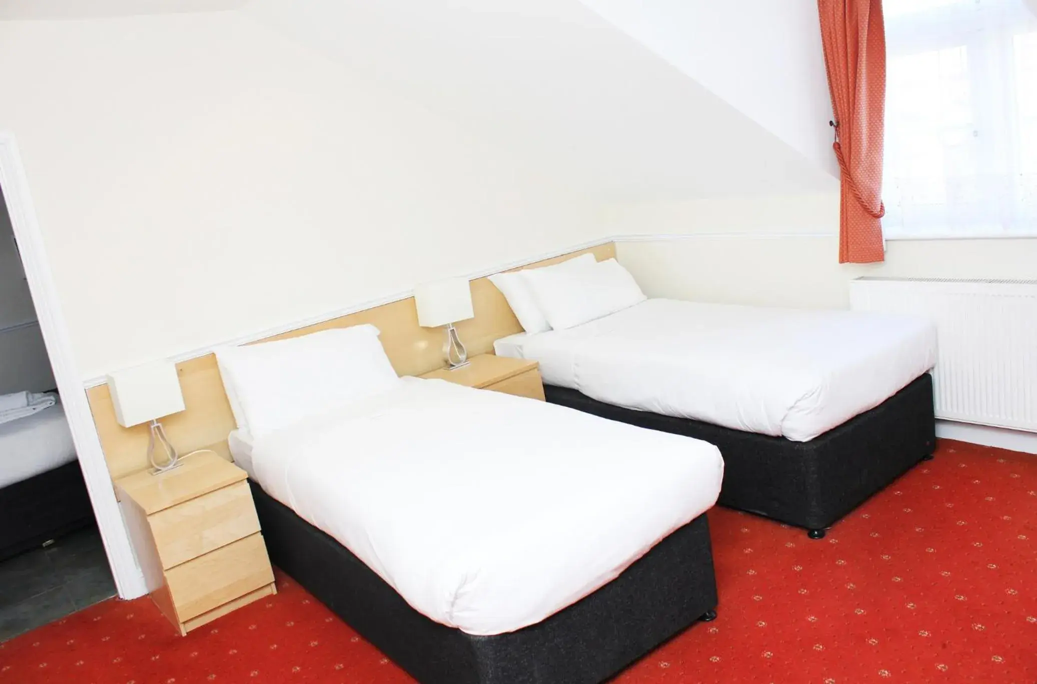 Bed in Gidea Park Hotel Bed in Gidea Park Hotel