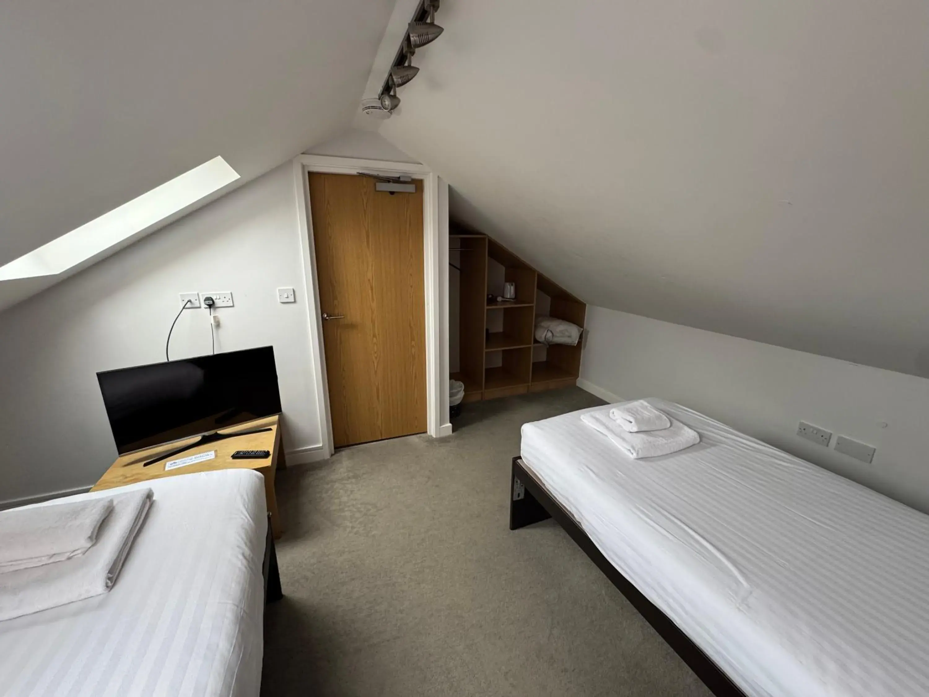 Bed in Gidea Park Hotel Bed in Gidea Park Hotel